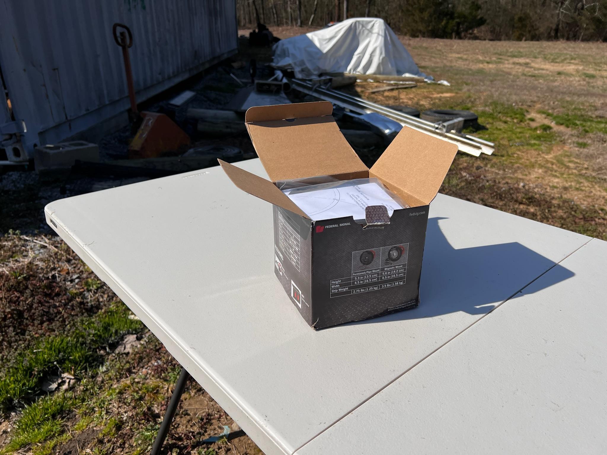 NEW Federal Signal Ultrastar LED Beacon - image 3