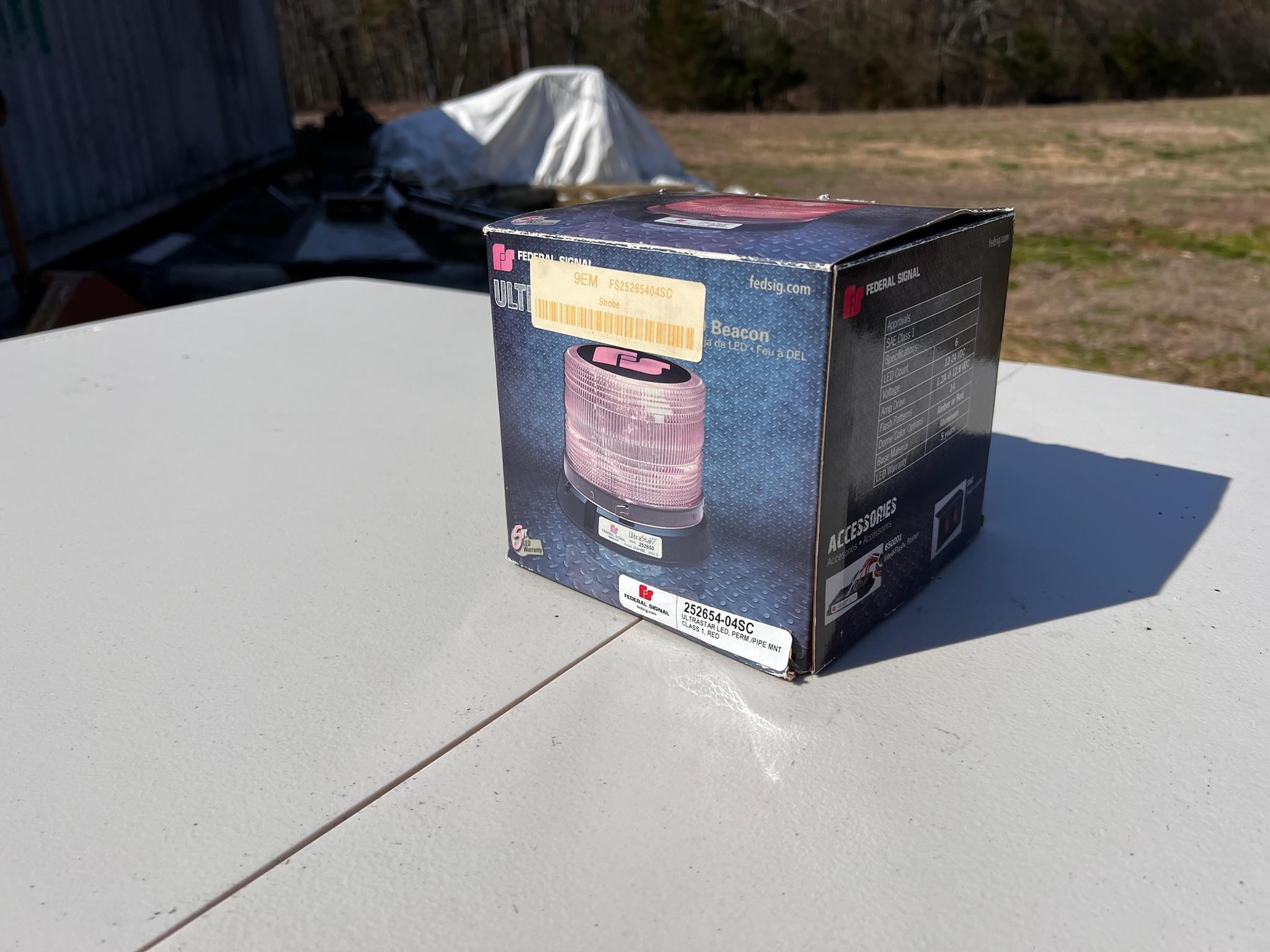 NEW Federal Signal Ultrastar LED Beacon - image 4