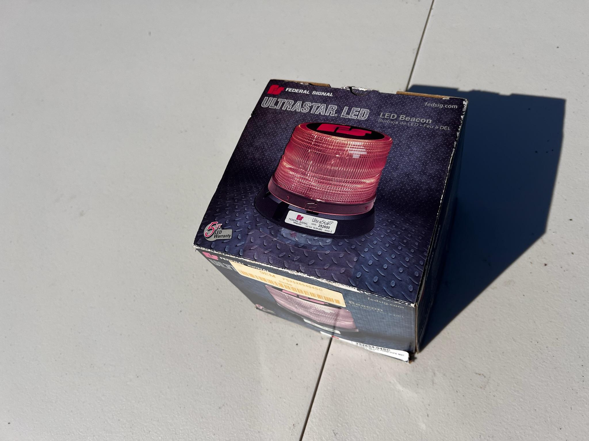 NEW Federal Signal Ultrastar LED Beacon - image 5
