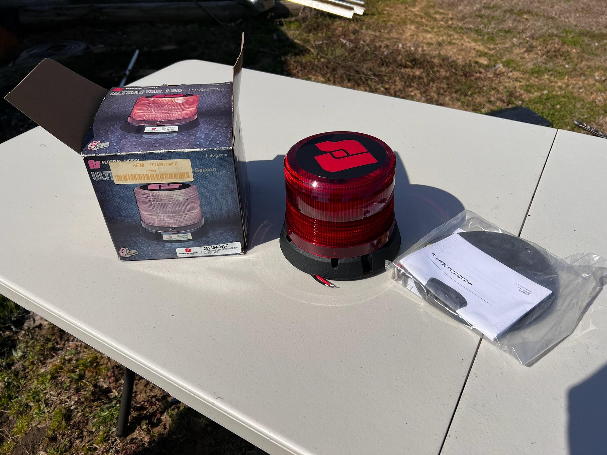 NEW Federal Signal Ultrastar LED Beacon - image 8