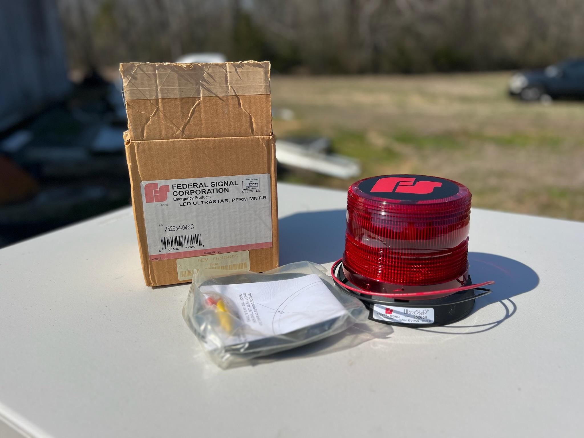 NEW Federal Signal Ultrastar LED Light (Model: 252654) - image 2