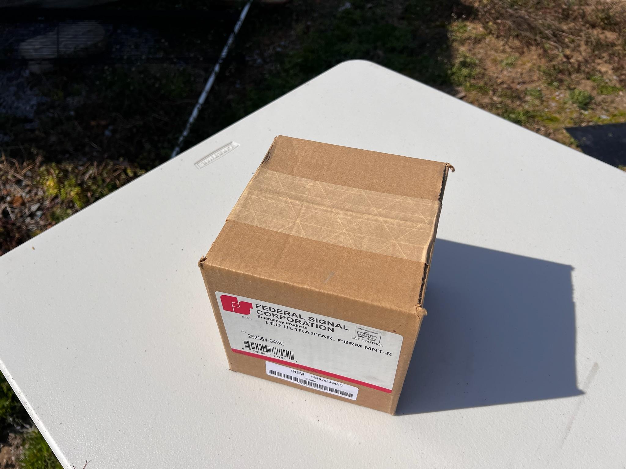 NEW Unopened Federal Signal LED Ultrastar Strobe Light - image 2