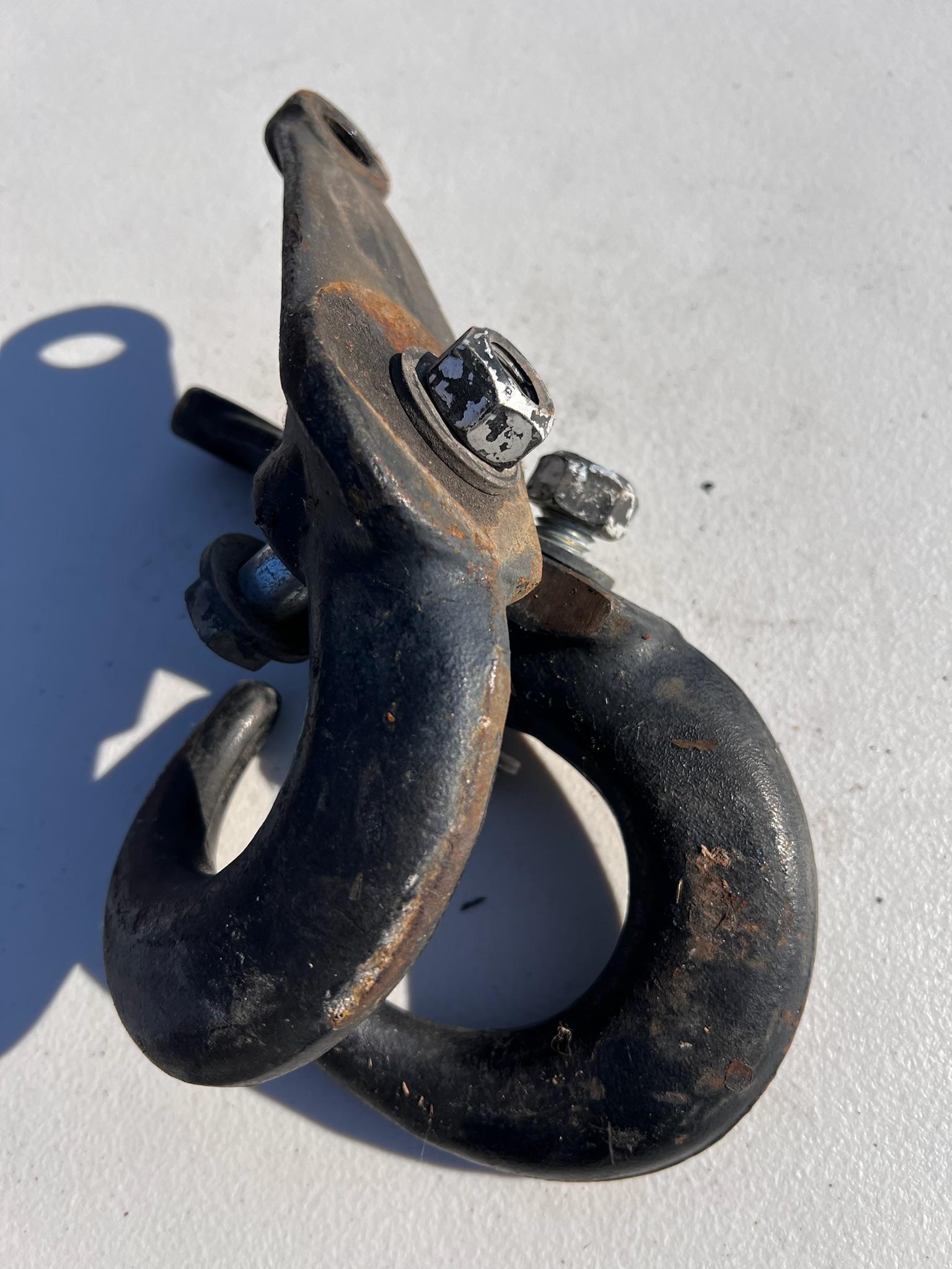 Set of 2 tow hooks - image 1