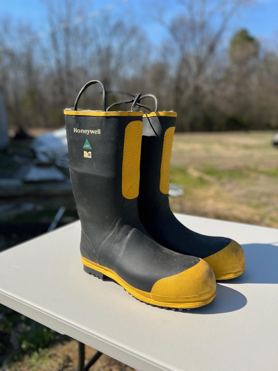 Used Honeywell Boots (Size 16)