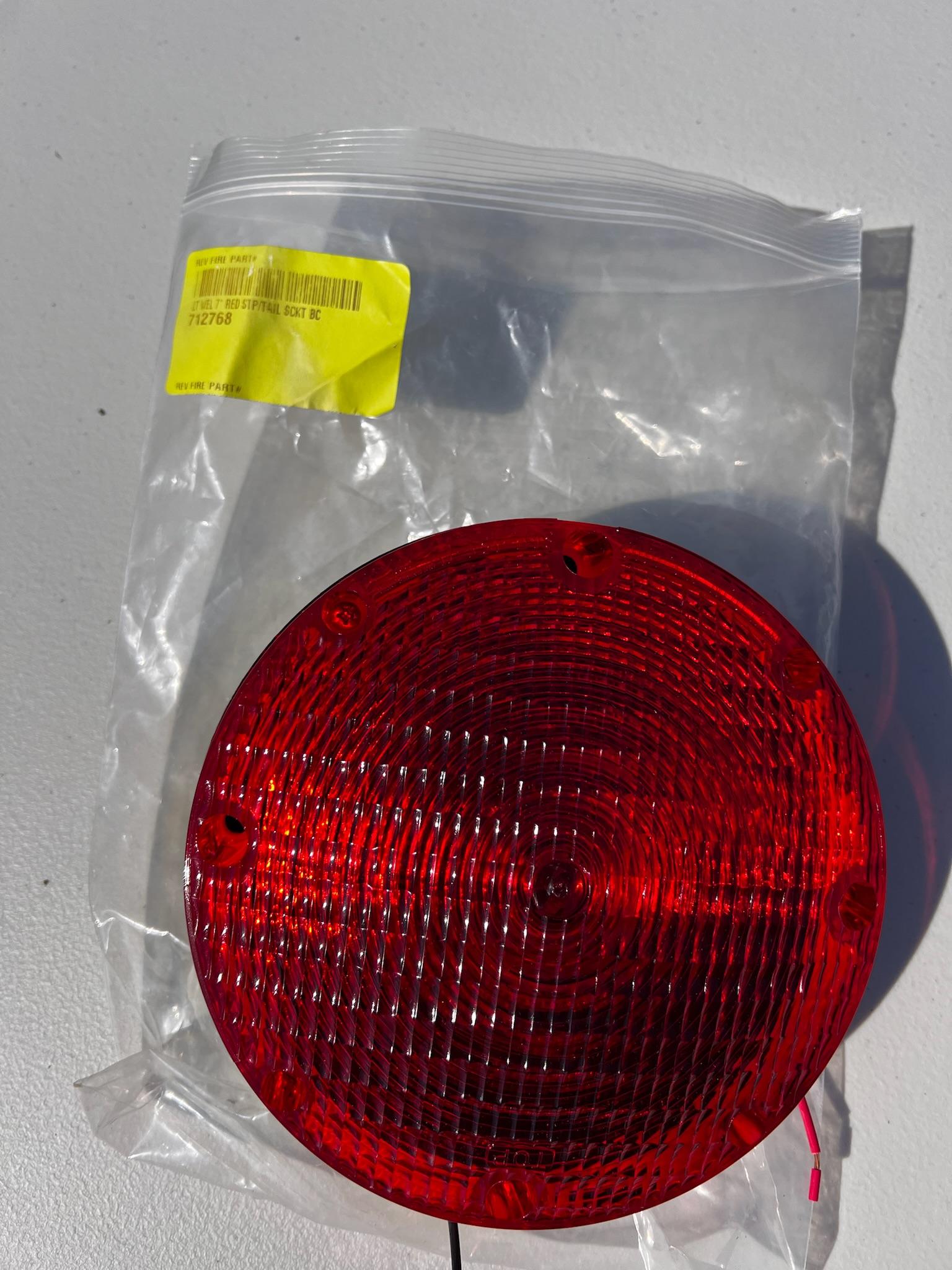 LT Wel 7” Red STP / Tail SCKT Light - image 1