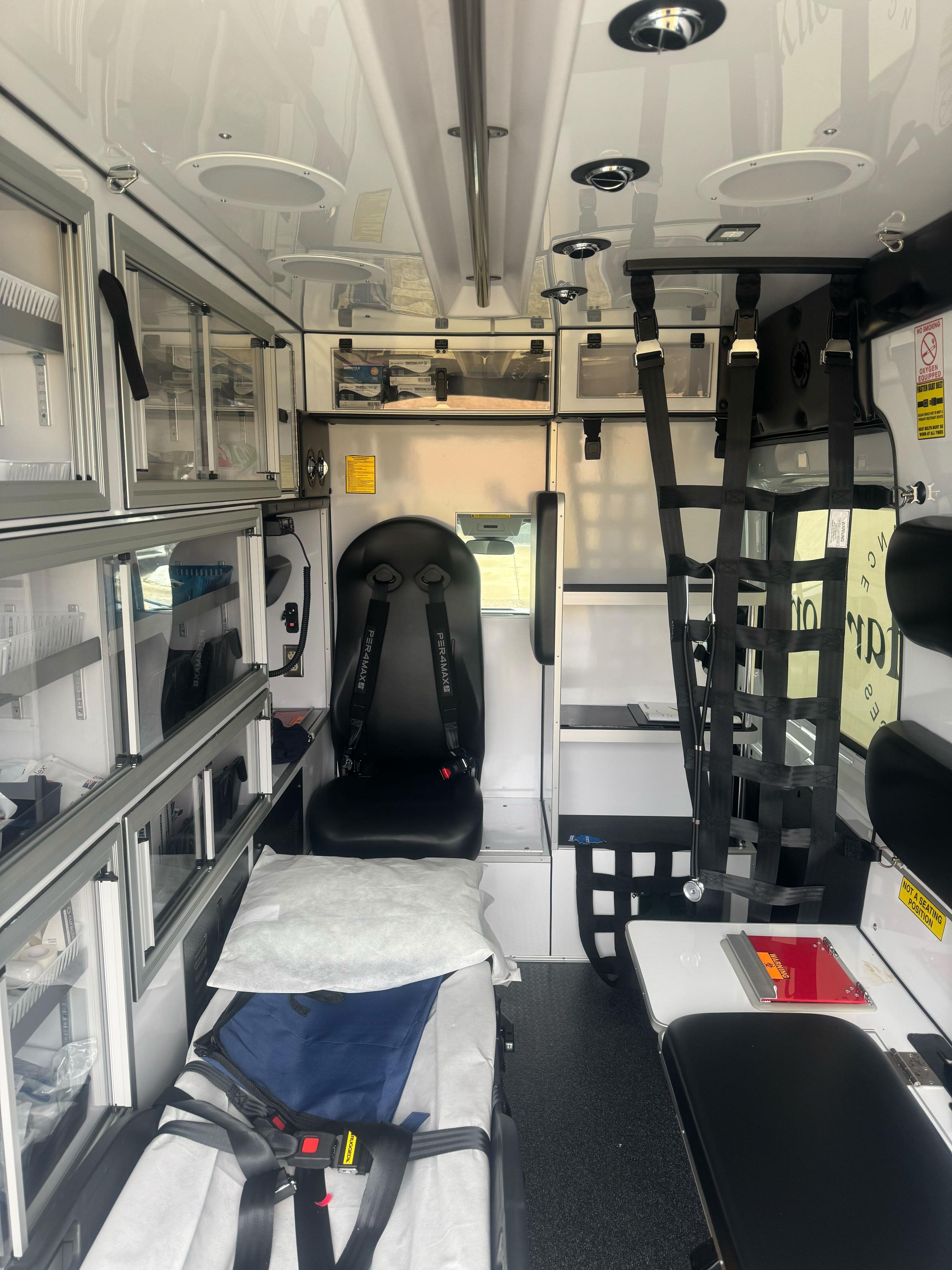 2023 AEV Ford Transit Type 2 Ambulance (includes Stryker Powerload) (1044 miles) Ambulance - image 18