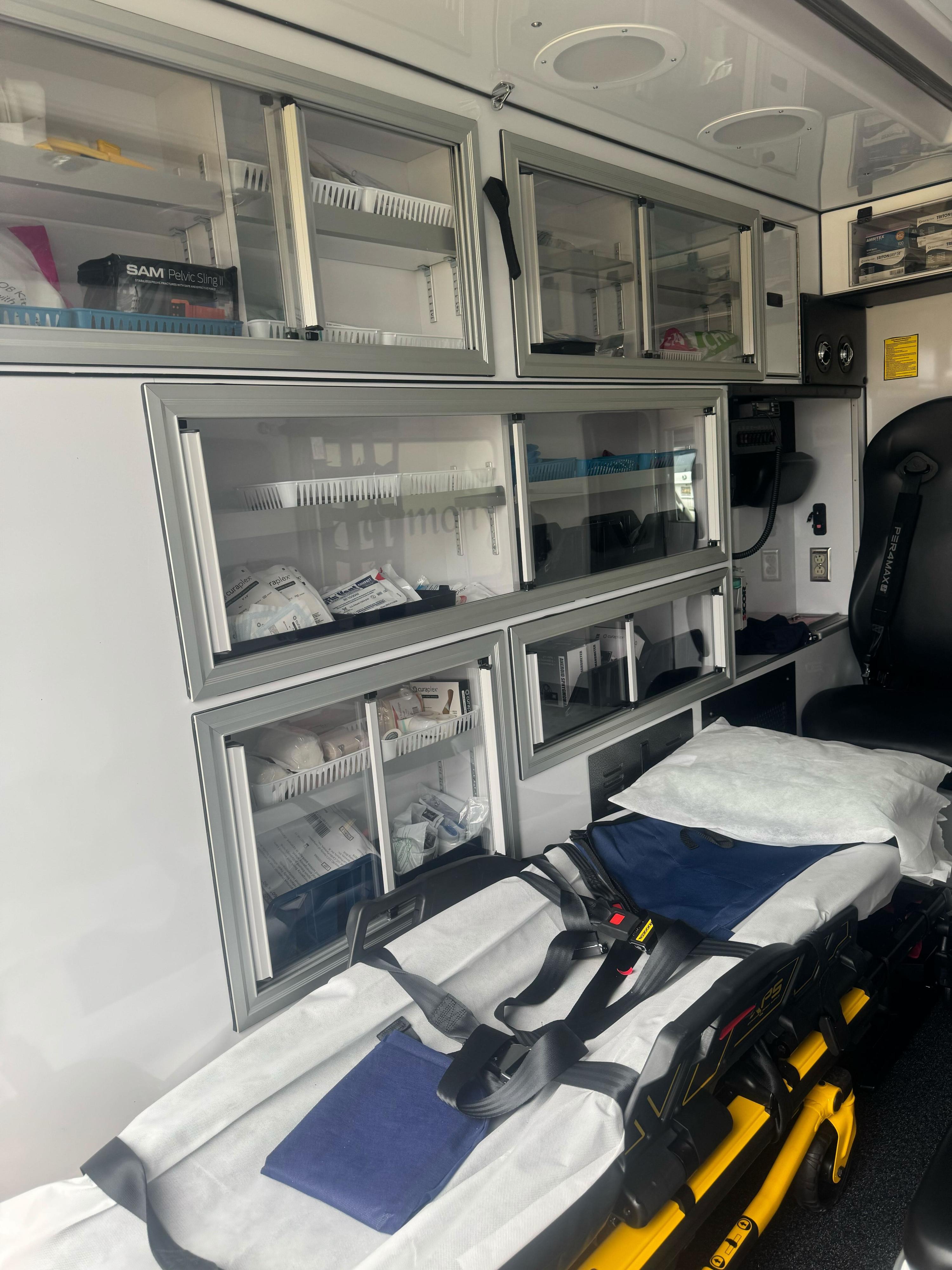 2023 AEV Ford Transit Type 2 Ambulance (includes Stryker Powerload) (1044 miles) Ambulance - image 17