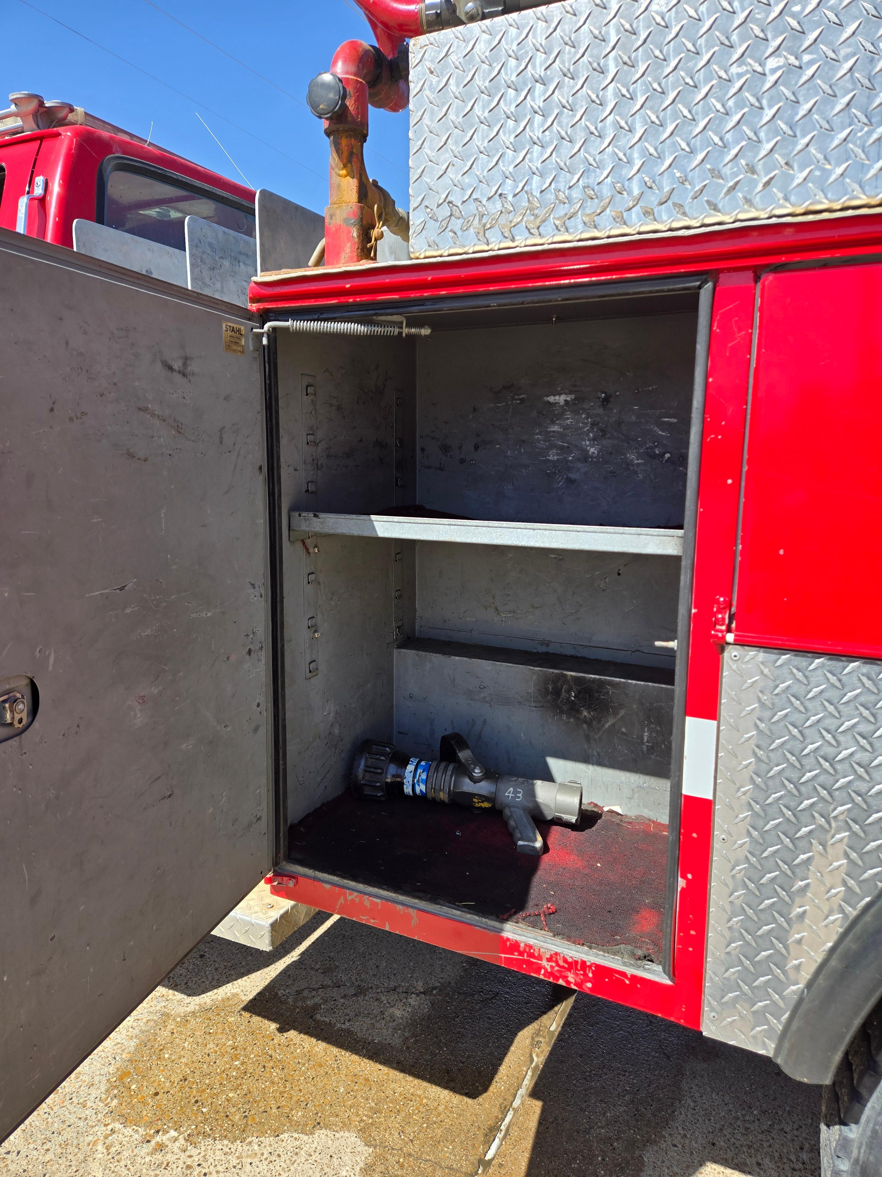 1998 Ford F-800 Booster - image 9