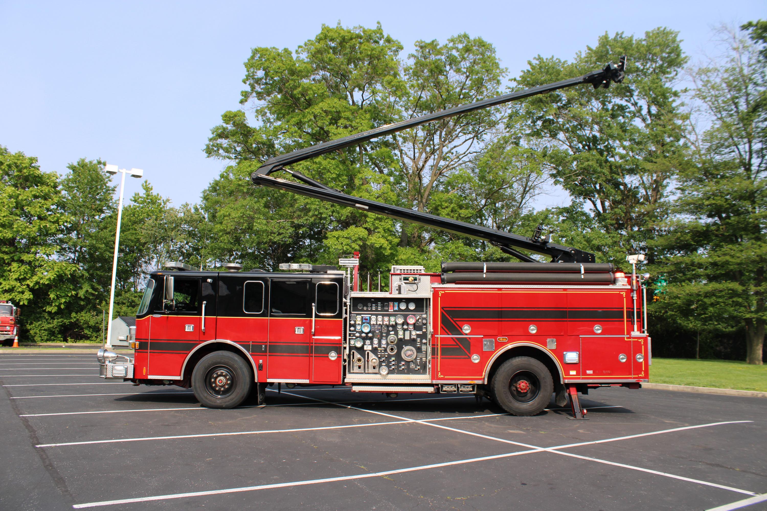 1993 Pierce Lance 54' Telesquirt - image 2