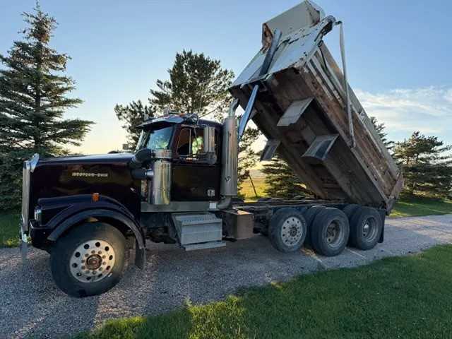 1998 Western Star 4900 Dump Truck — photo 2