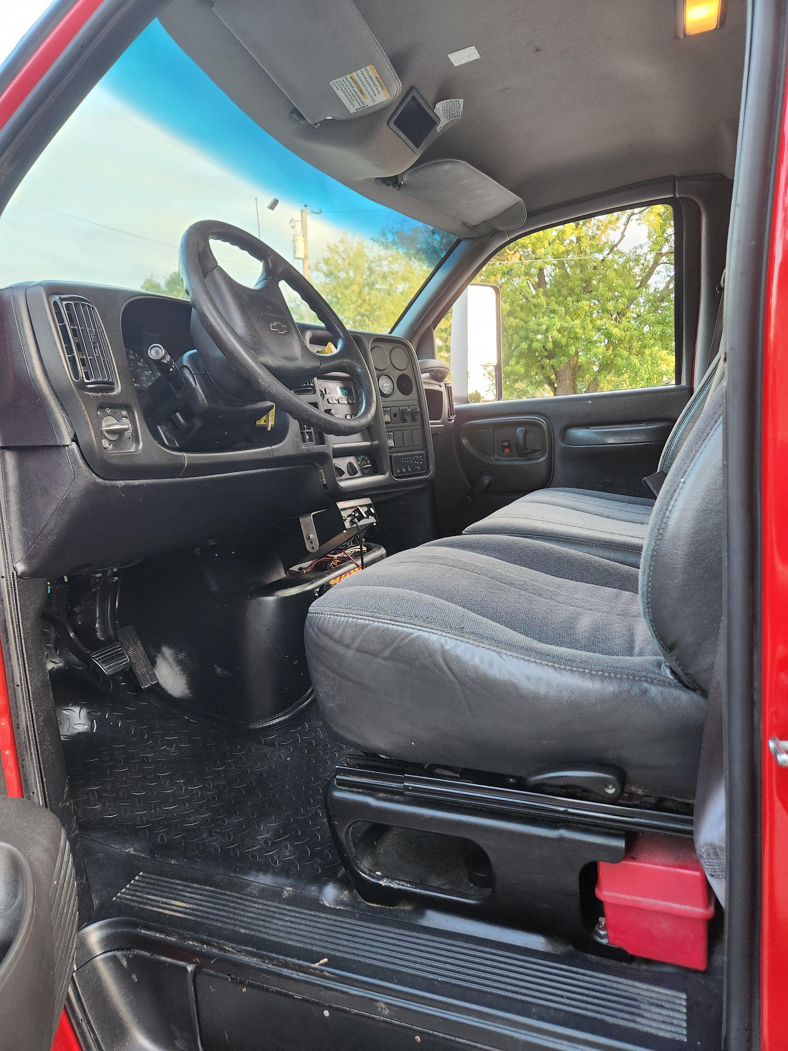 2004 Chevrolet C7500 Tanker - image 9
