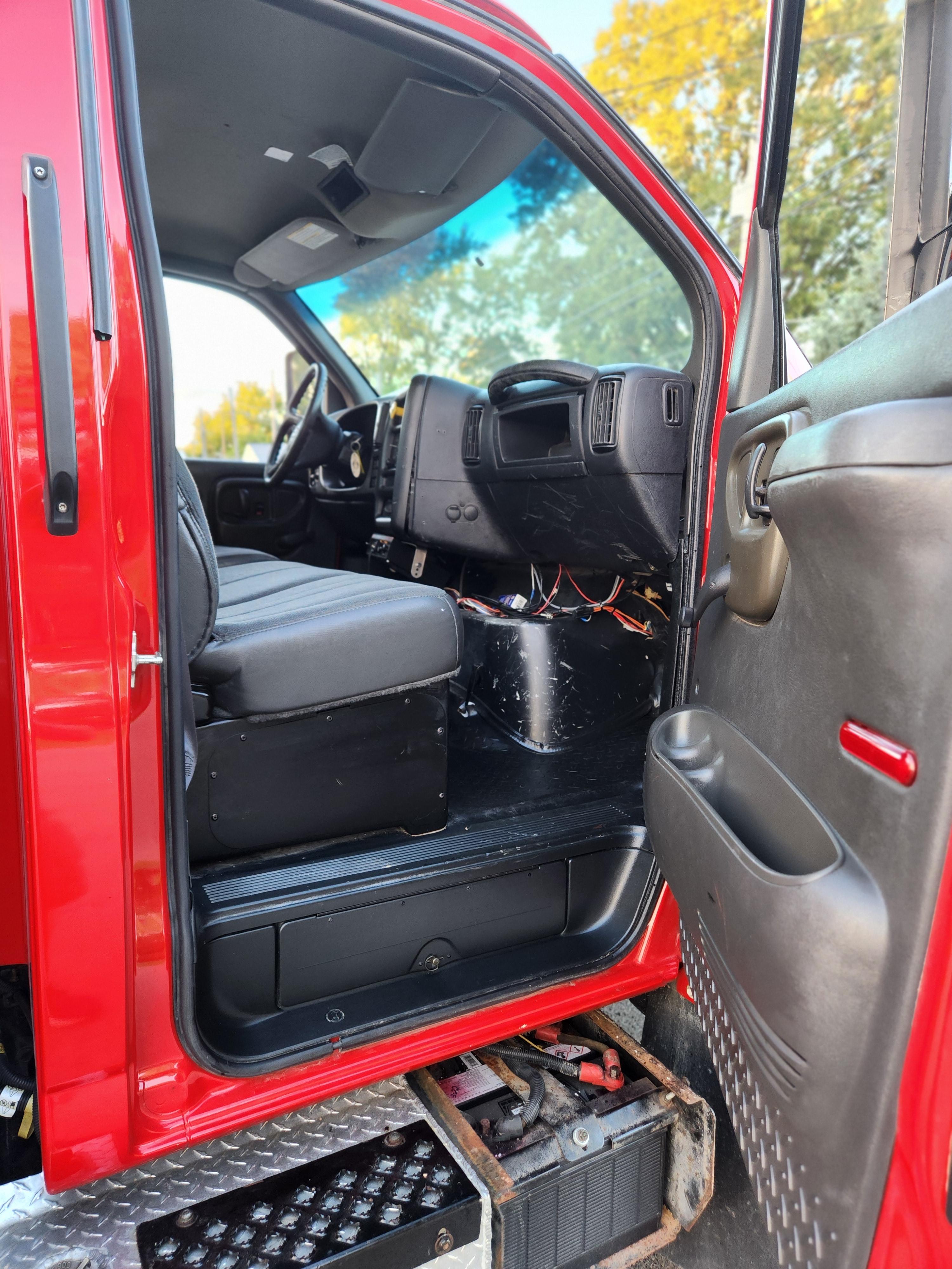 2004 Chevrolet C7500 Tanker - image 10