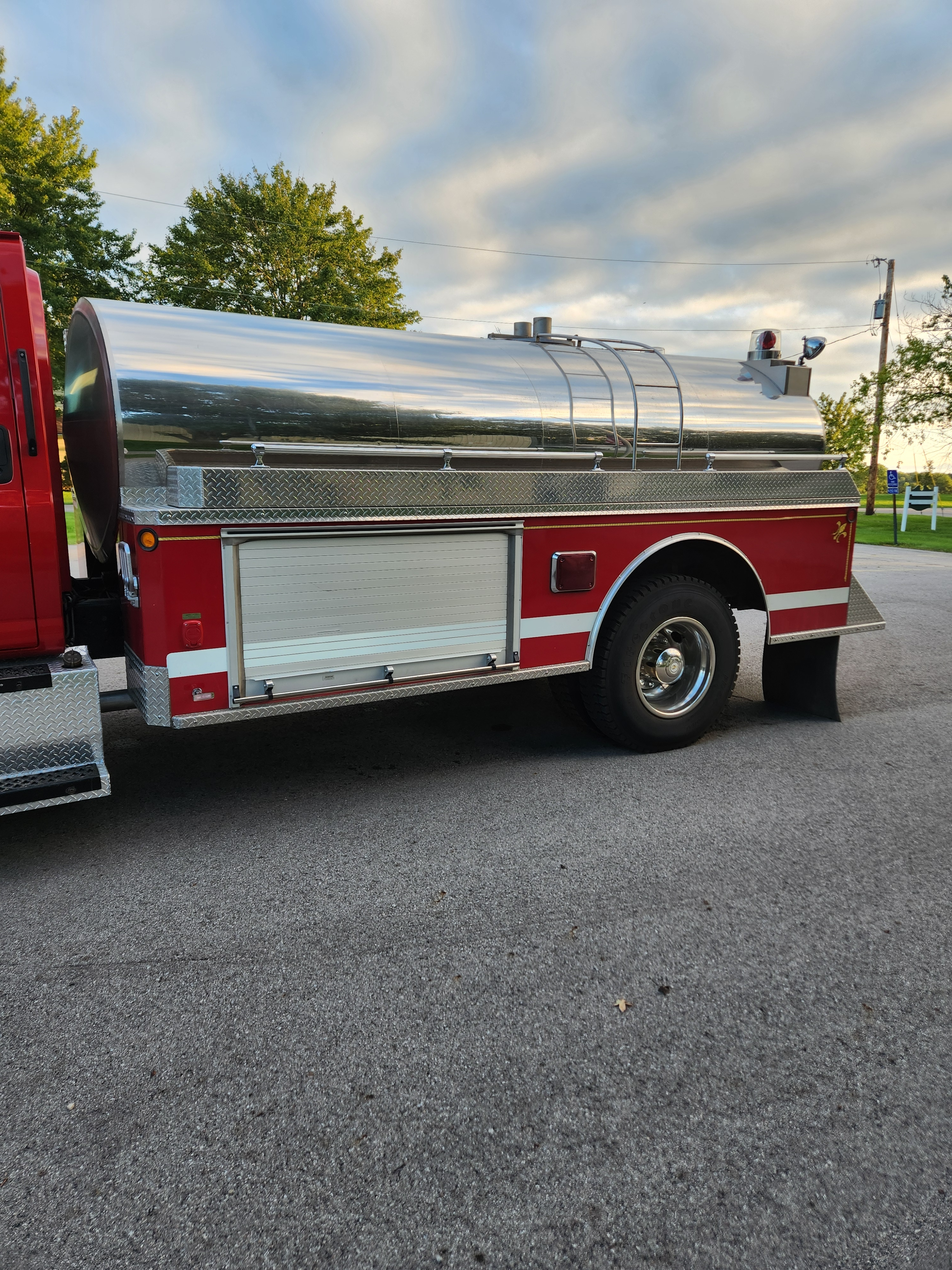 2004 Chevrolet C7500 Tanker - image 4