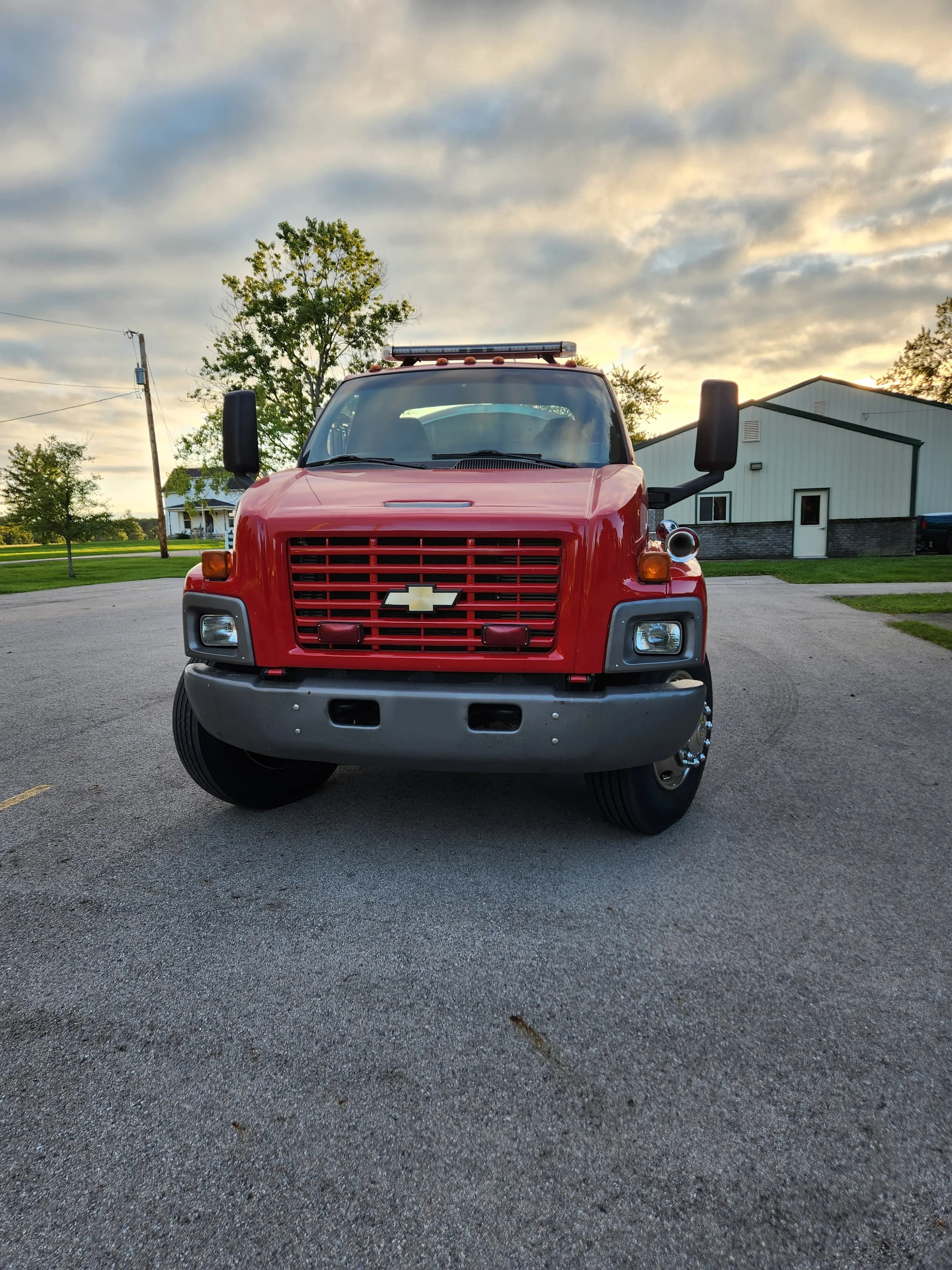 2004 Chevrolet C7500 Tanker - image 3