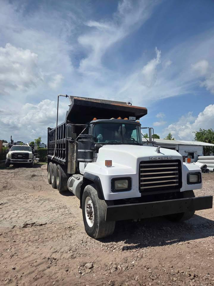 1999 Mack RD Dump Truck - image 2