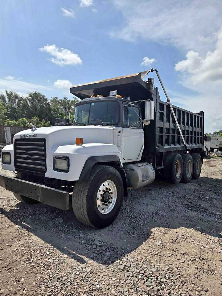 1999 Mack RD Dump Truck