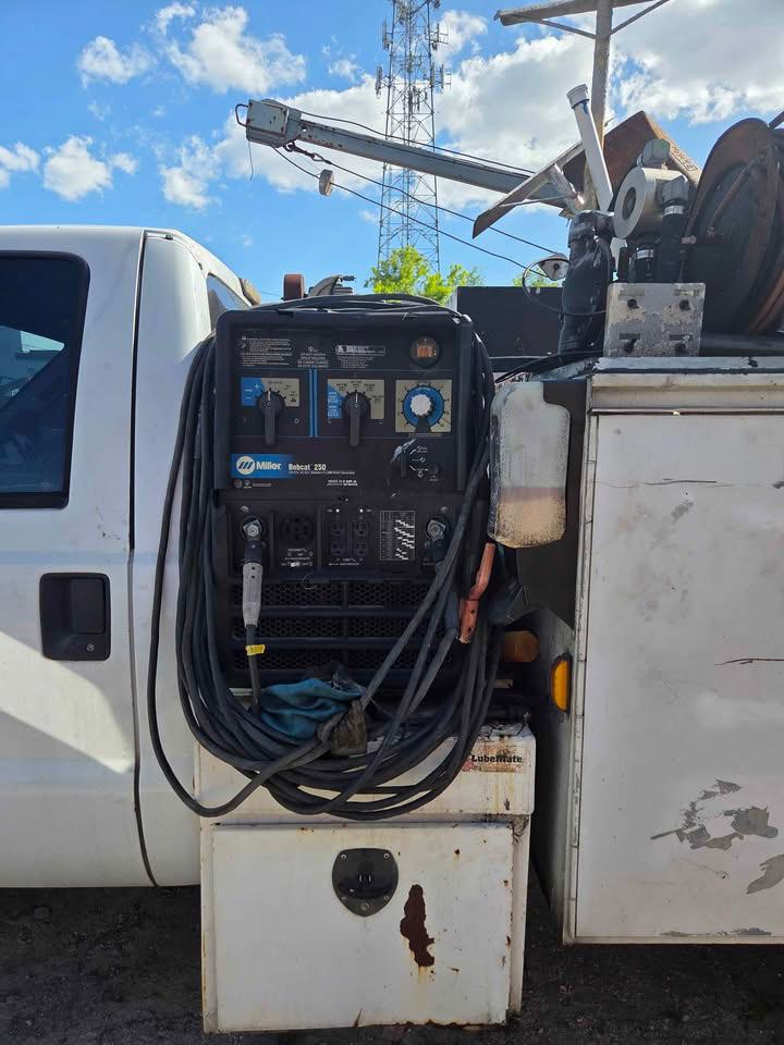 2011 Ford F550 Service Truck - image 8