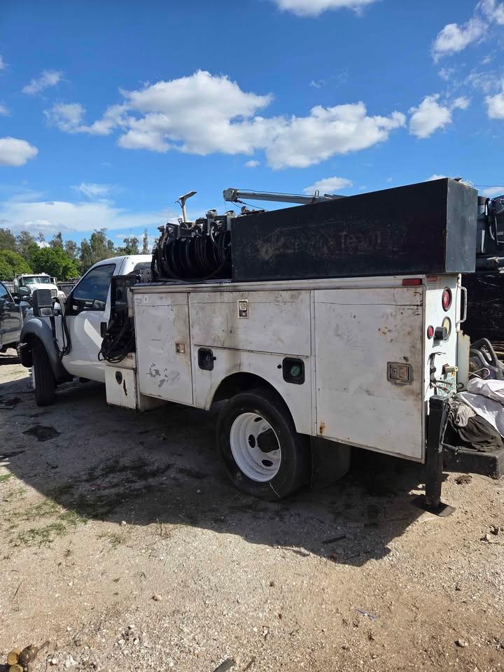 2011 Ford F550 Service Truck - image 2