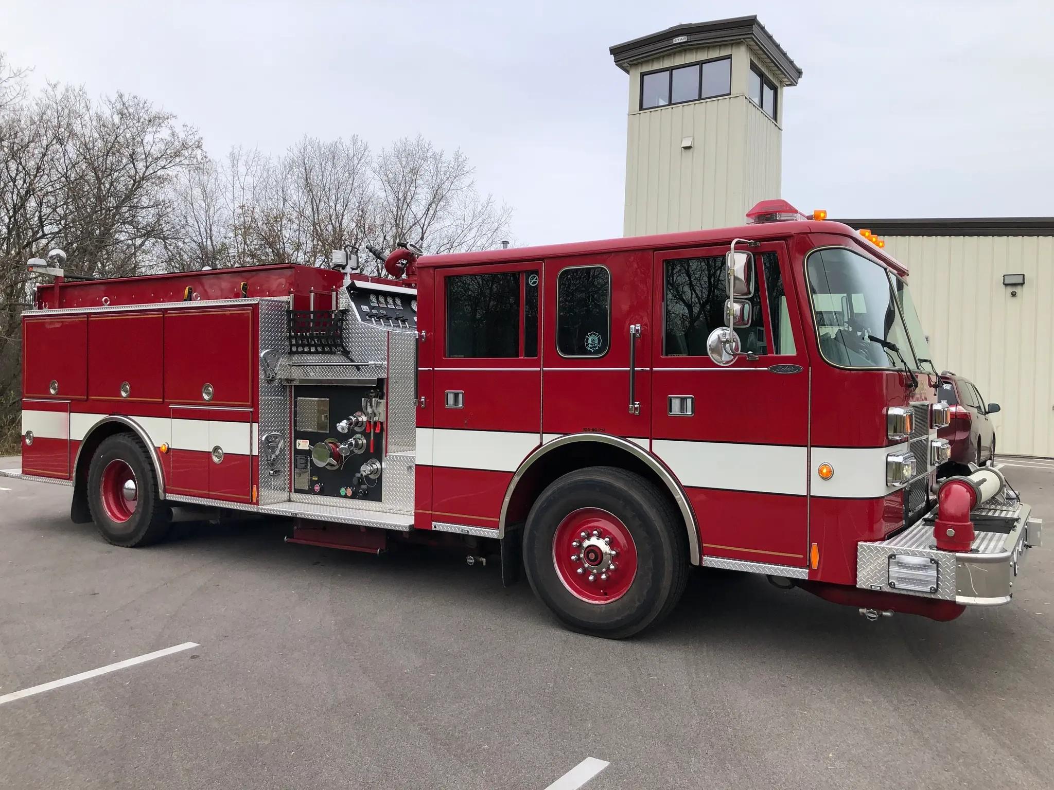 1995 Pierce Saber - image 3