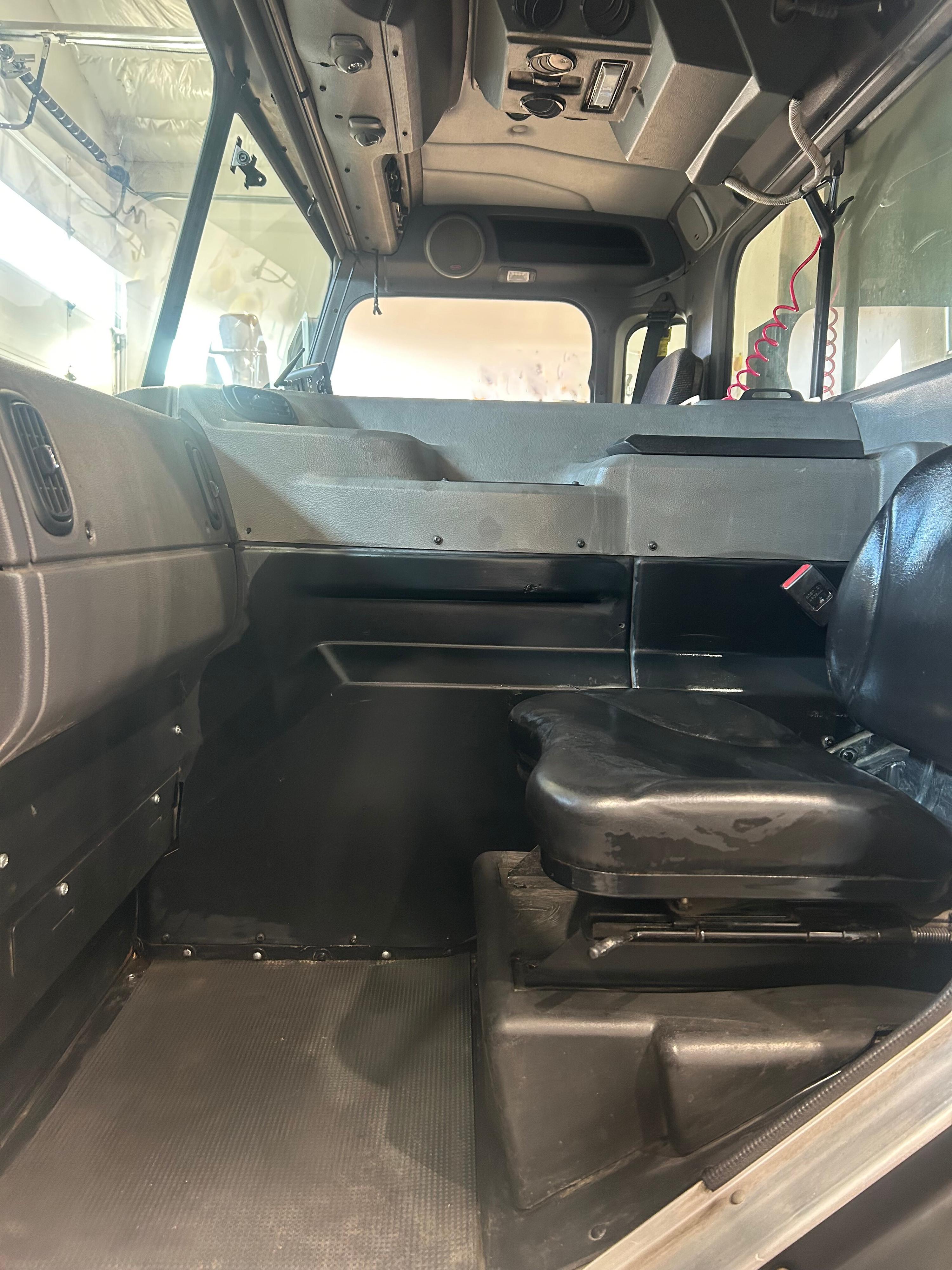 2017 Peterbilt Chassis Only Side Loader - image 9