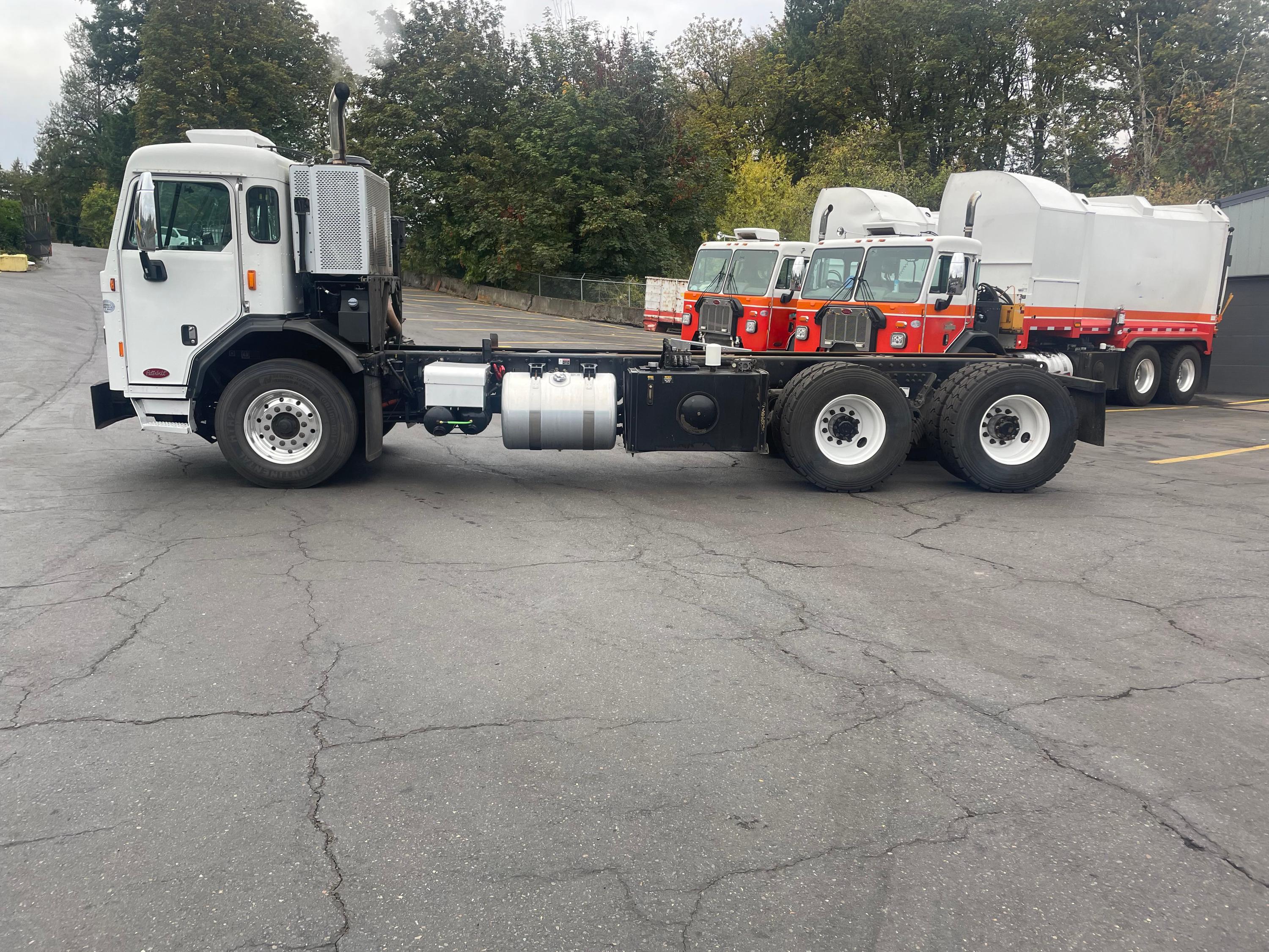 2017 Peterbilt Chassis Only Side Loader - image 5