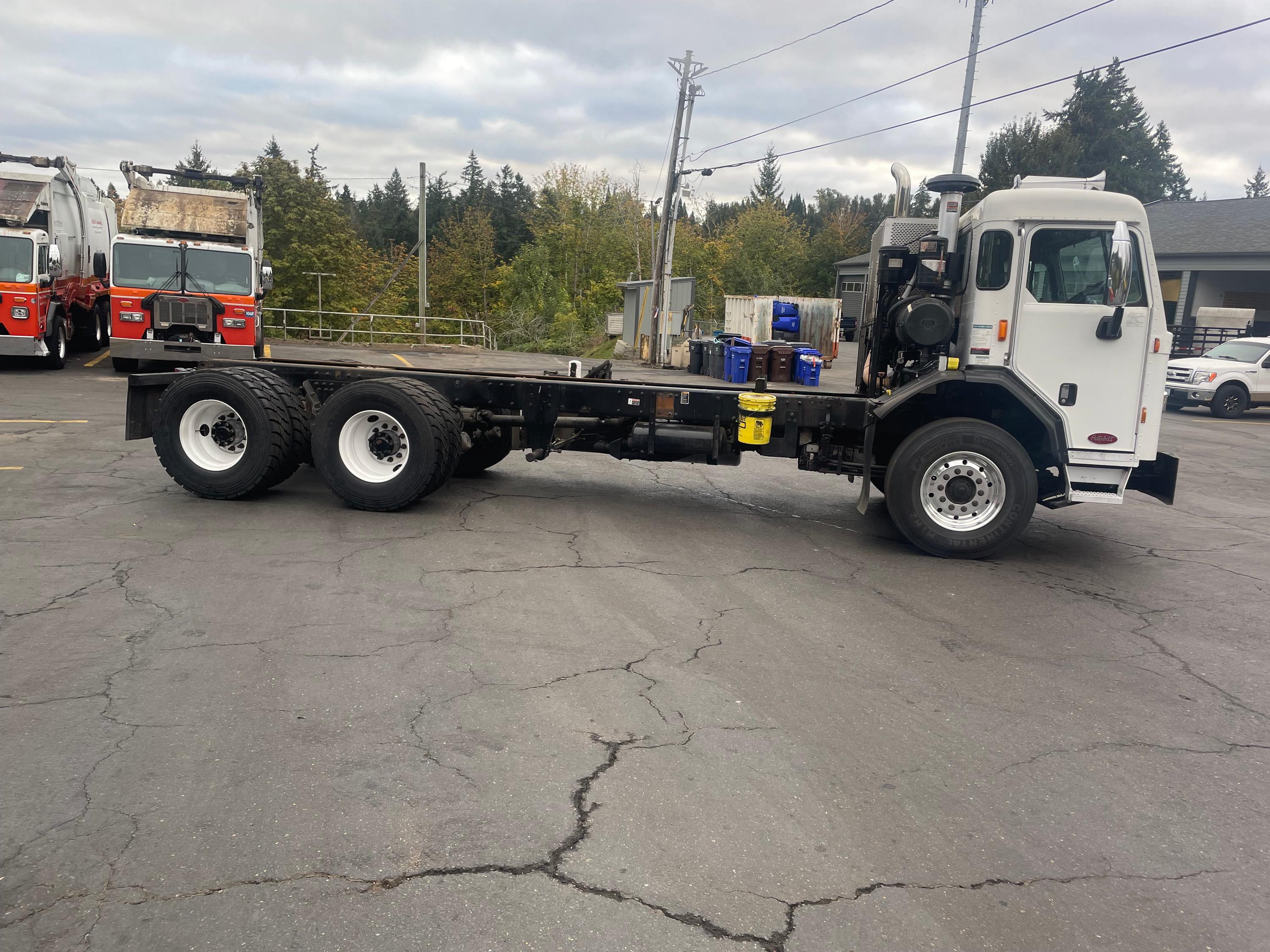 2017 Peterbilt Chassis Only Side Loader - image 4