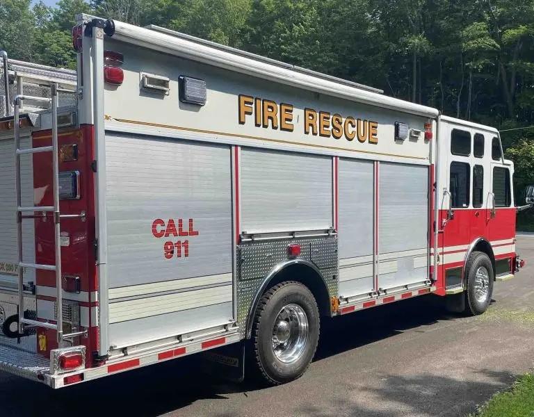 2003 Saulsbury Spartan Heavy Rescue - image 2