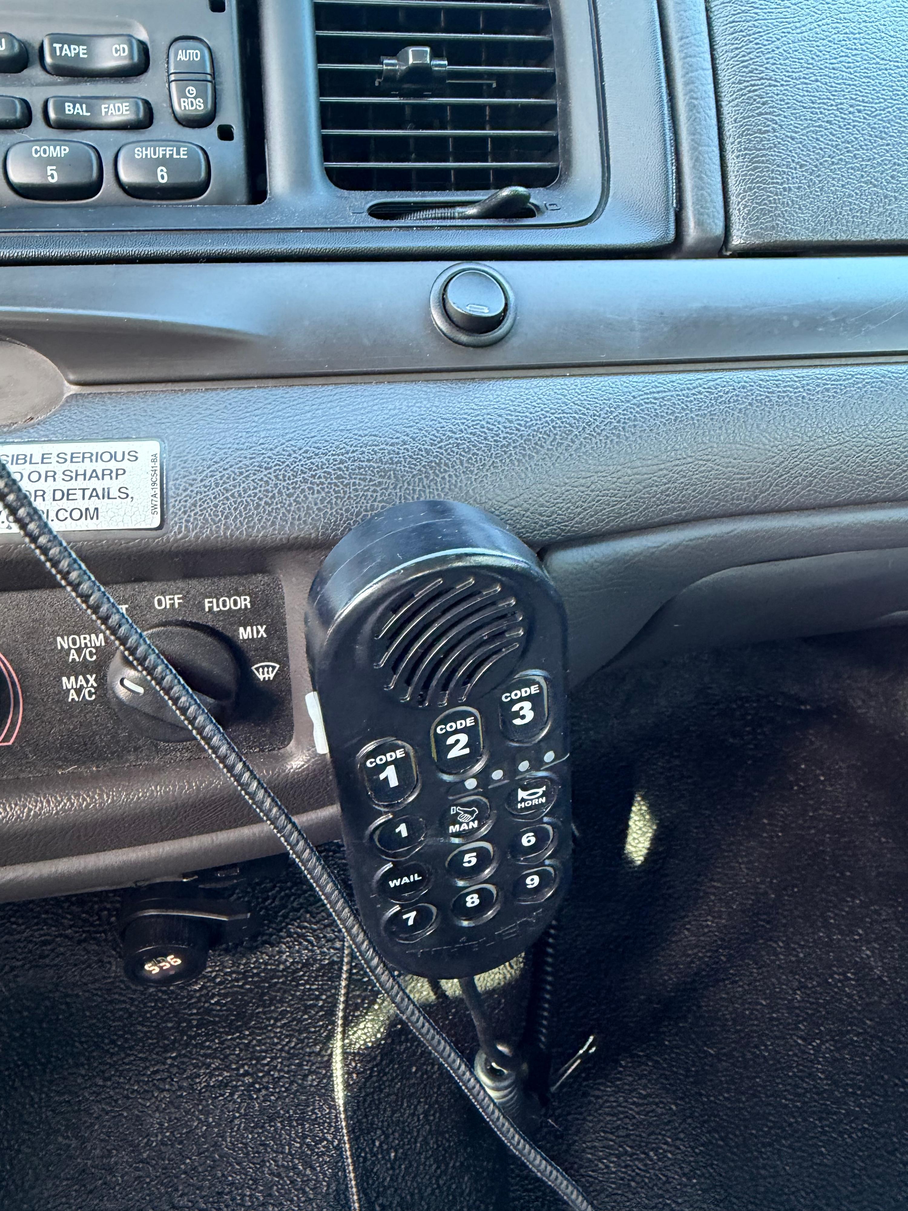 2005 Ford Crown Victoria Command Unit - image 22