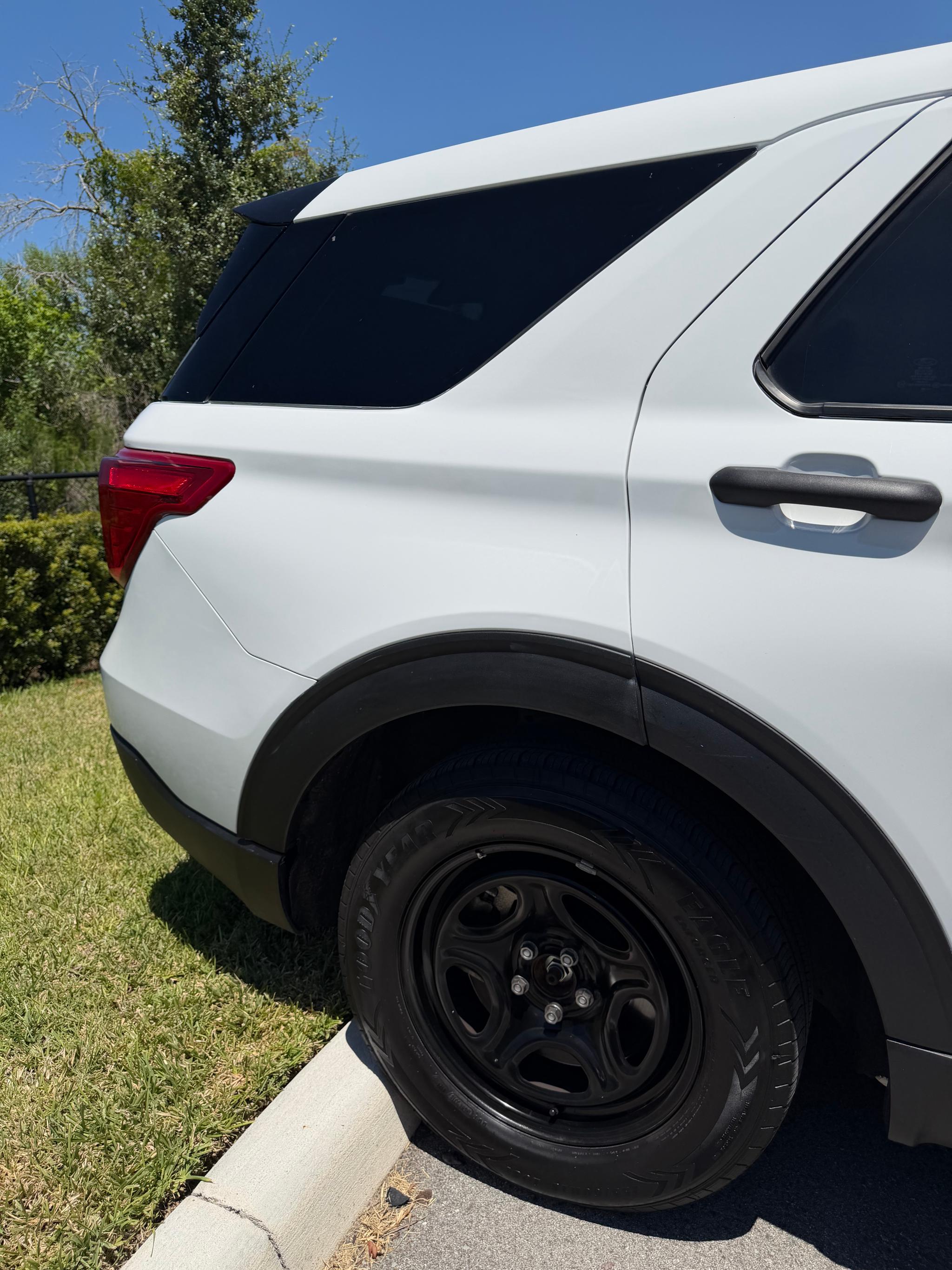 2022 Ford Explorer 4x4 Command Unit - image 4