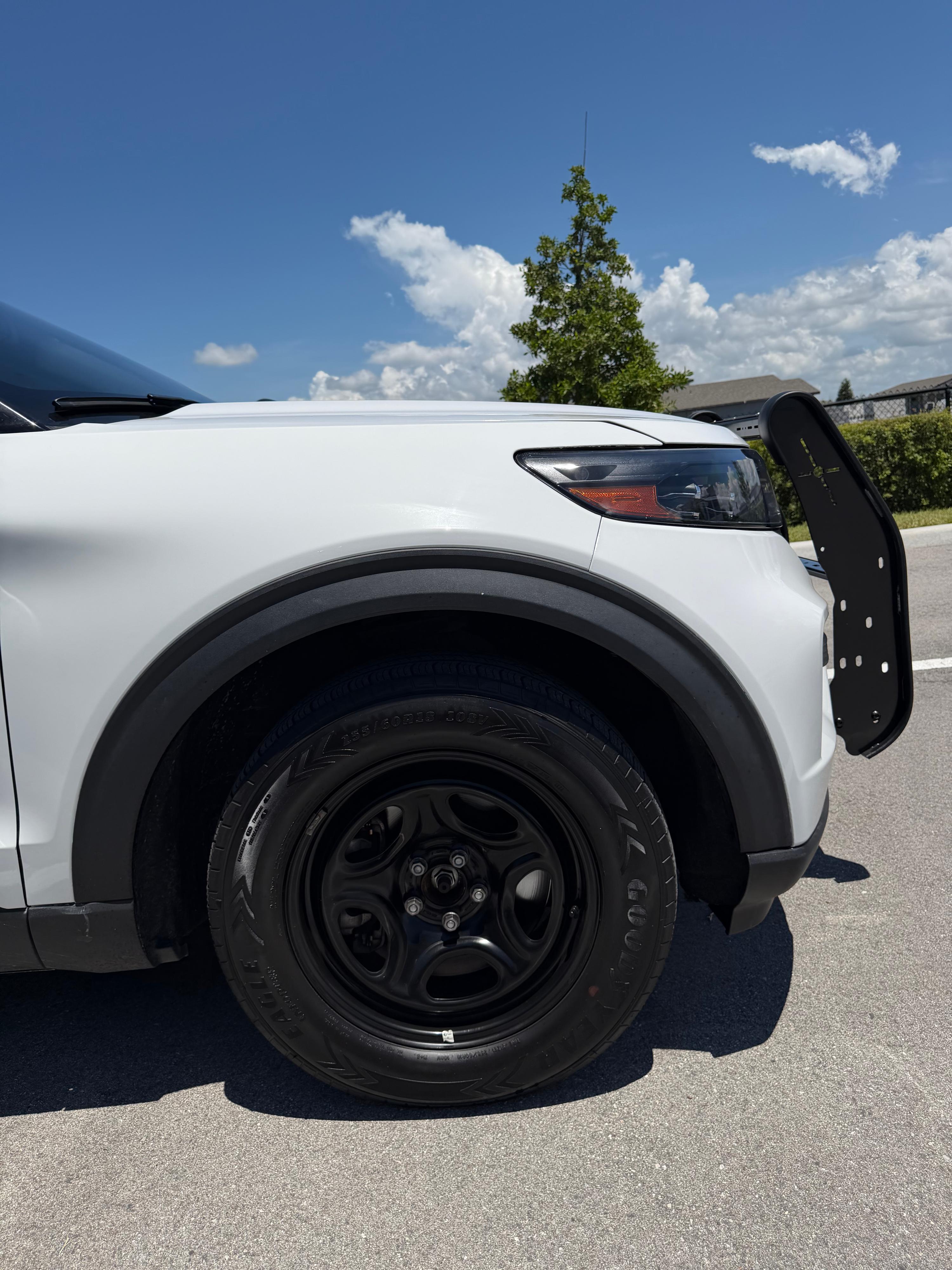 2022 Ford Explorer 4x4 Command Unit - image 3