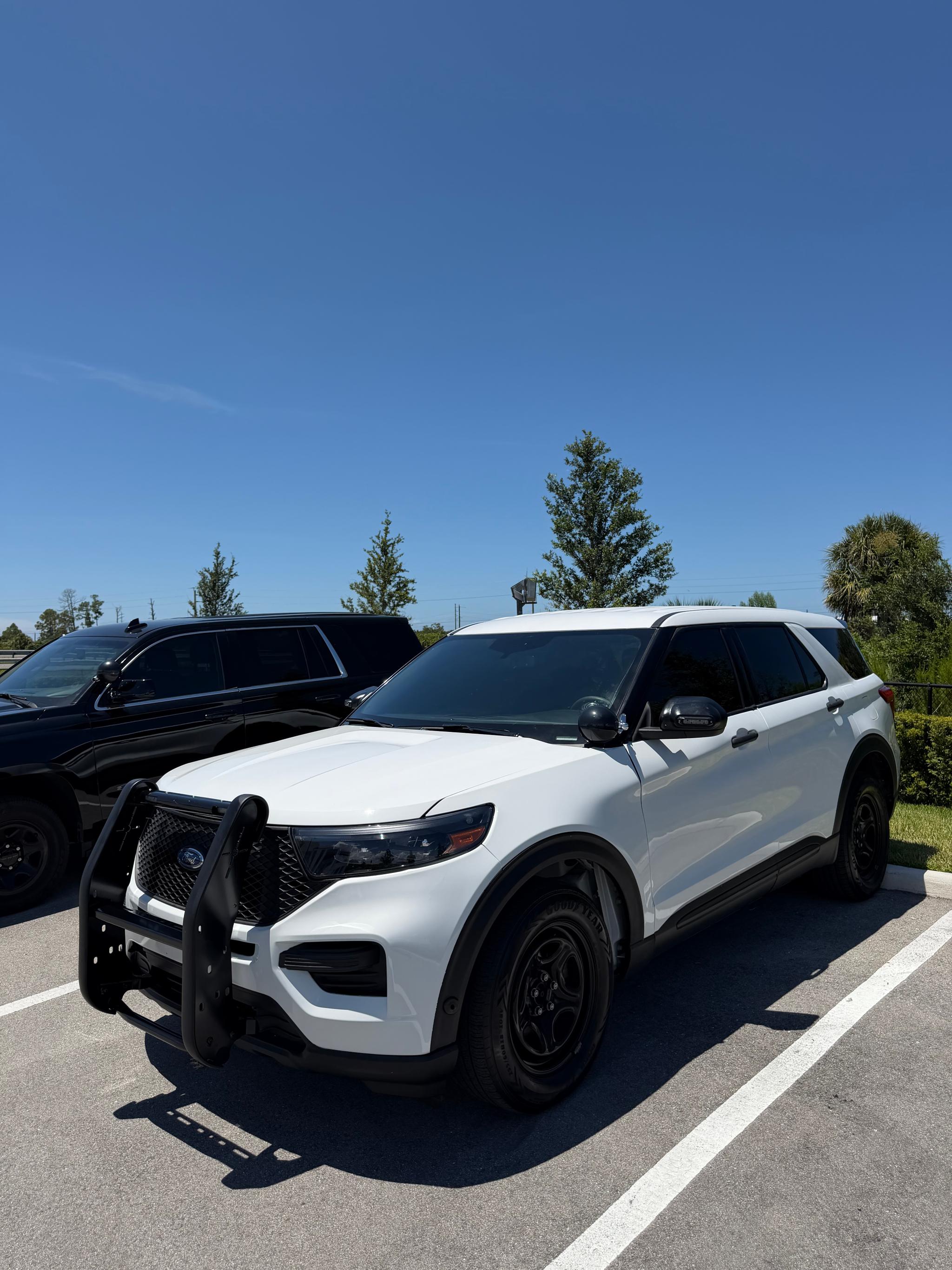 2022 Ford Explorer 4x4 Command Unit - image 1
