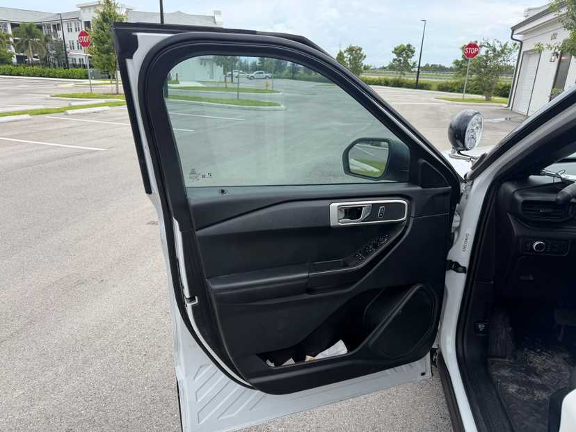 2022 Ford Explorer 4x4 Command Unit — photo 8