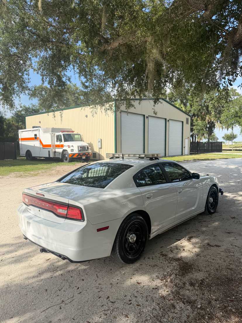 2014 dodge charger pursuit — photo 2
