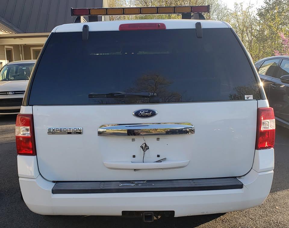 2008 Ford Expedition Command - image 3