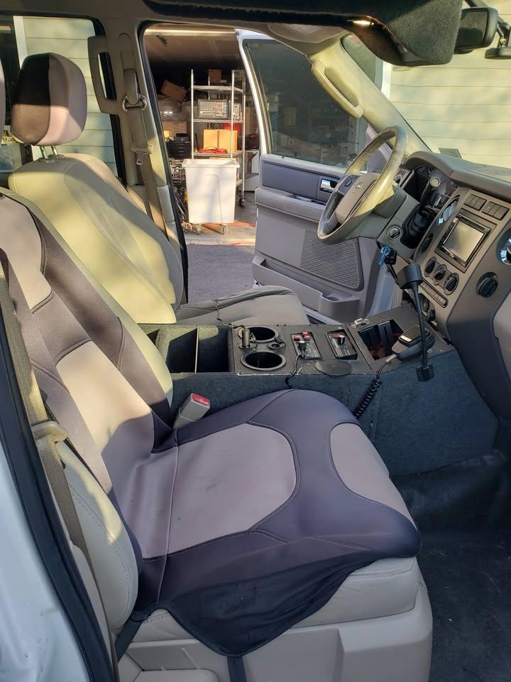 2008 Ford Expedition Command - image 8