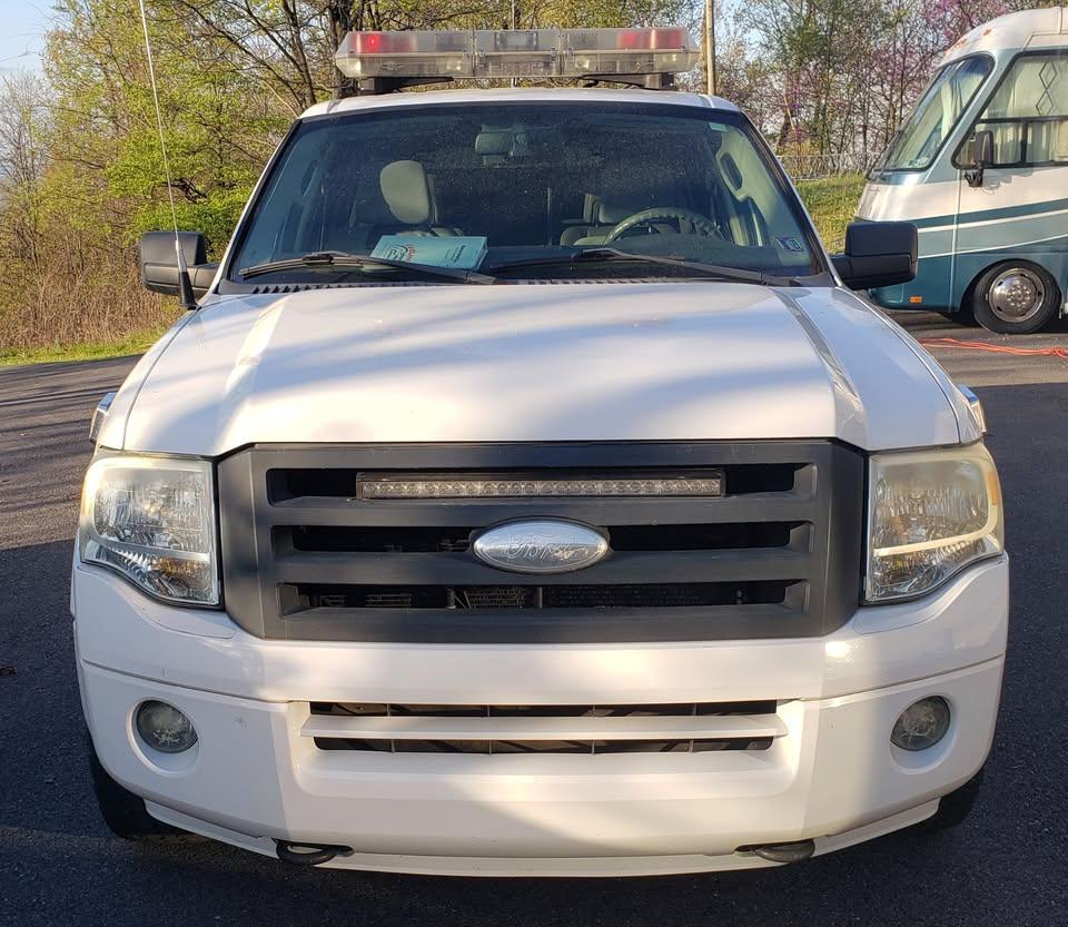 2008 Ford Expedition Command - image 2