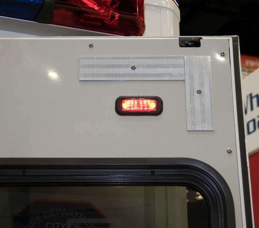Whelen LINZ6R LED Lighthead (Red) — photo 5