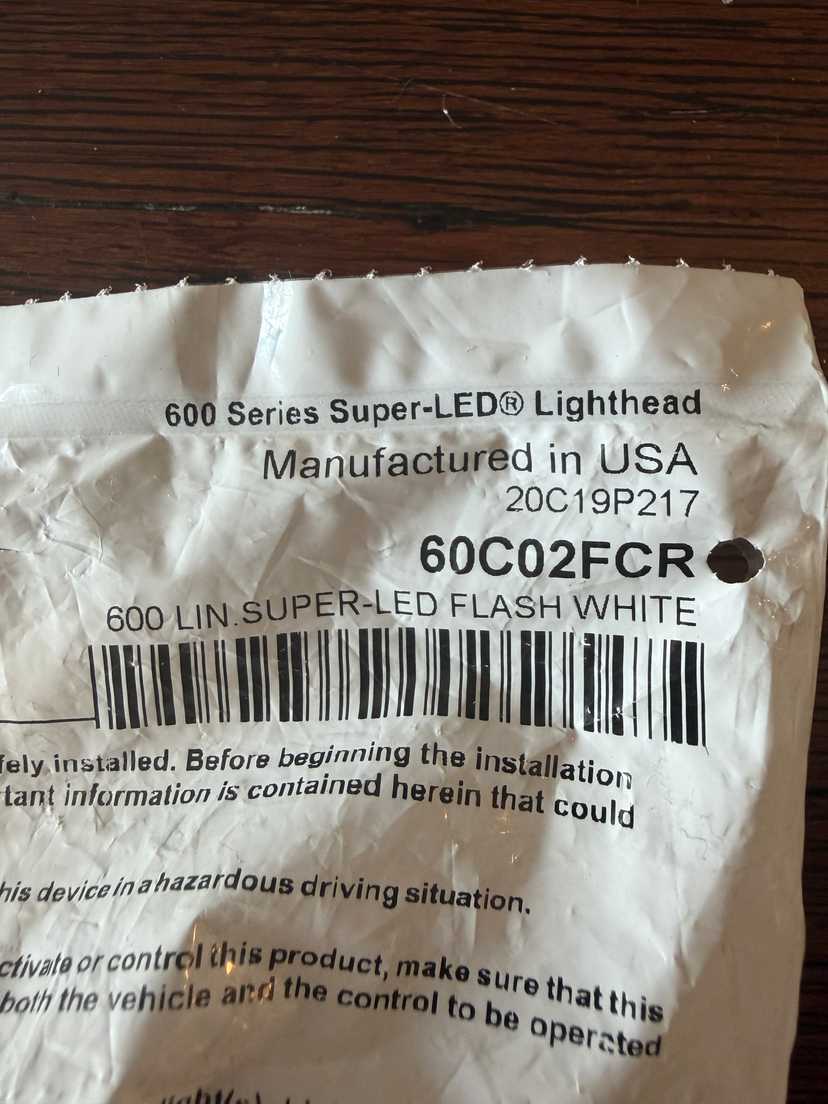 Whelen 60C02FCR 600-Series Linear Super-LED Flash White — photo 4
