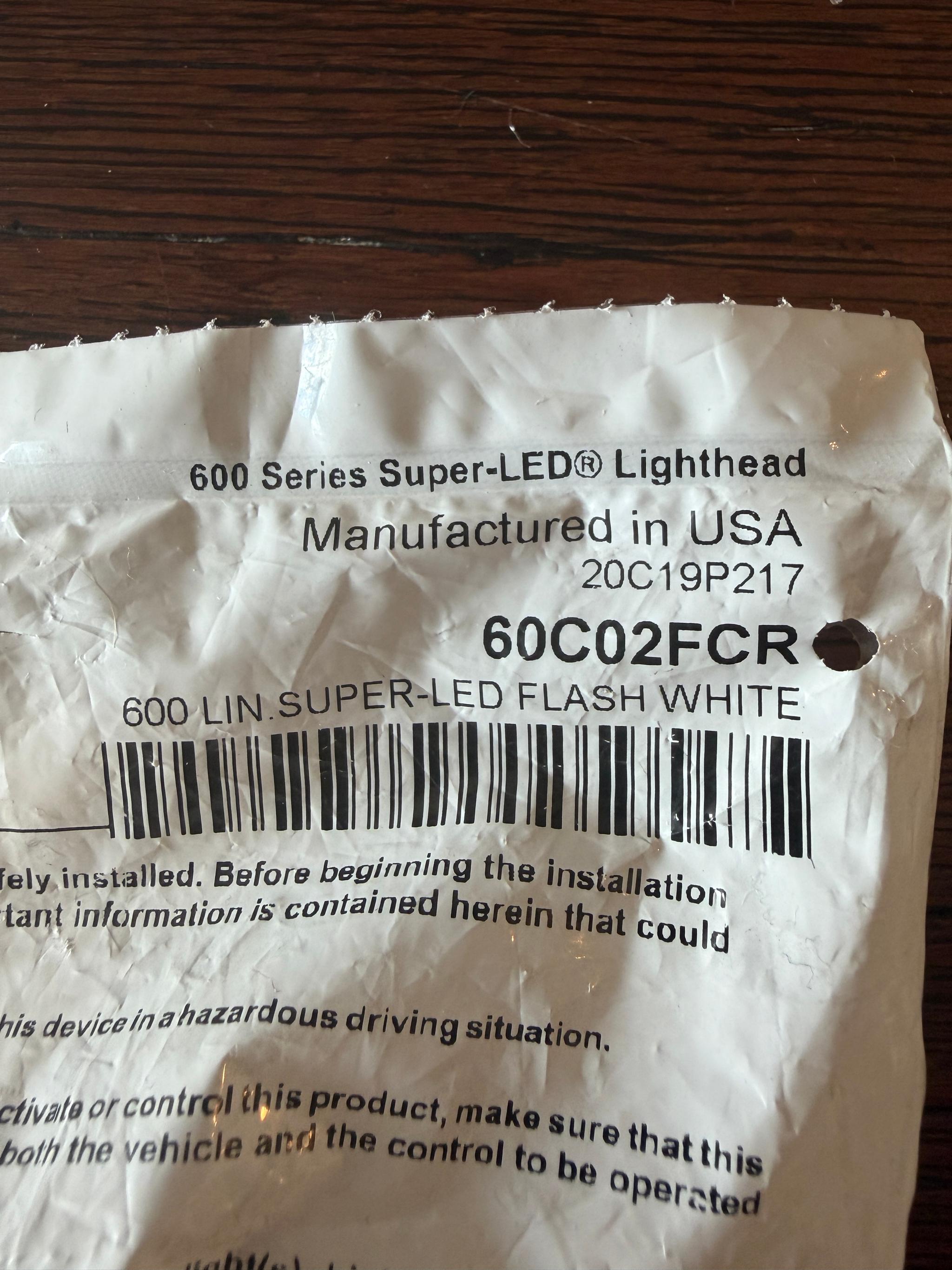 Whelen 60C02FCR 600-Series Linear Super-LED Flash White - image 4