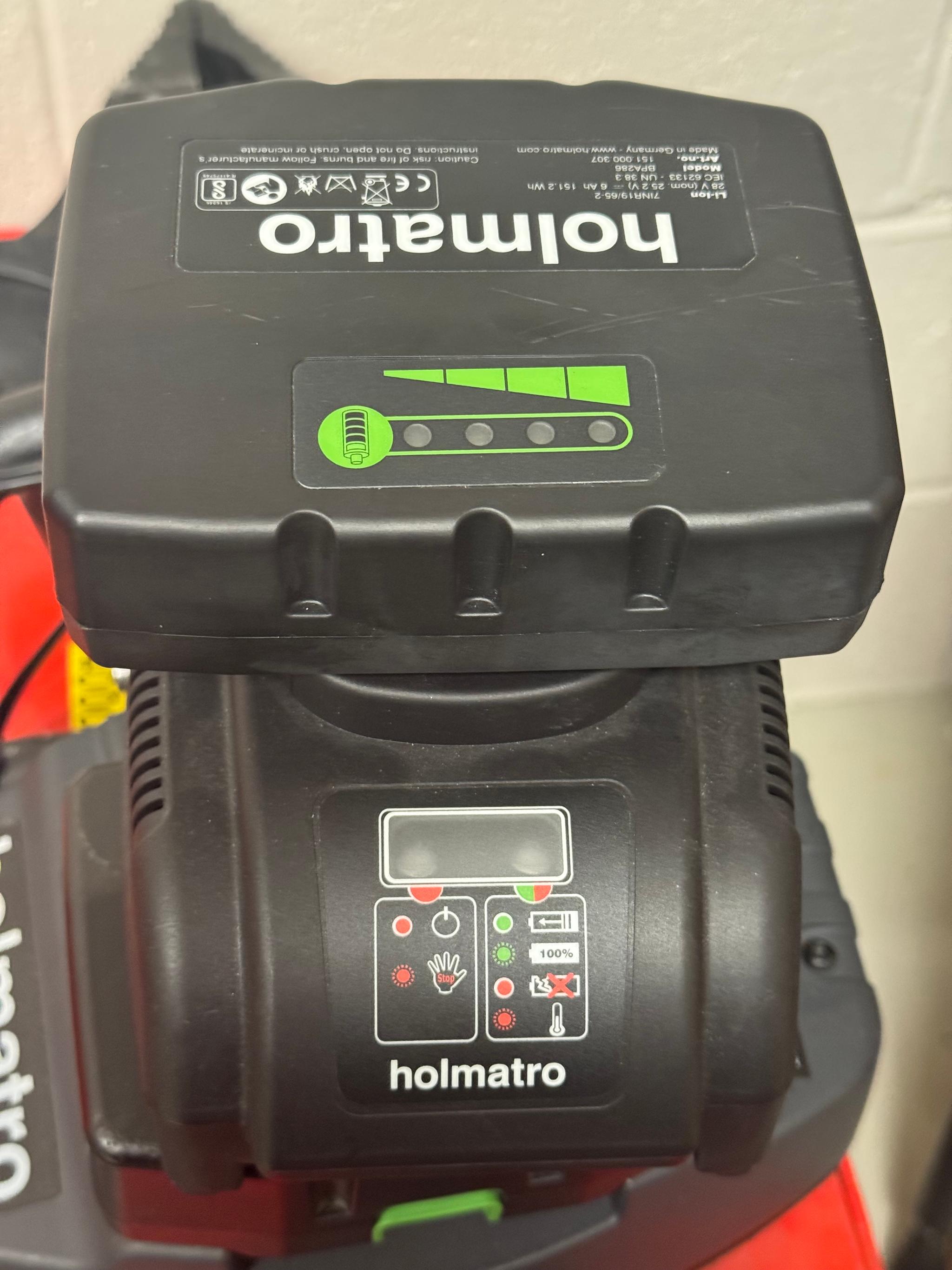 Holmatro GCT 5111 EVO Battery Combi Tool Package (2x BPA 286 Batteries, BCH 2 Charger, Apparatus Mount) - image 4