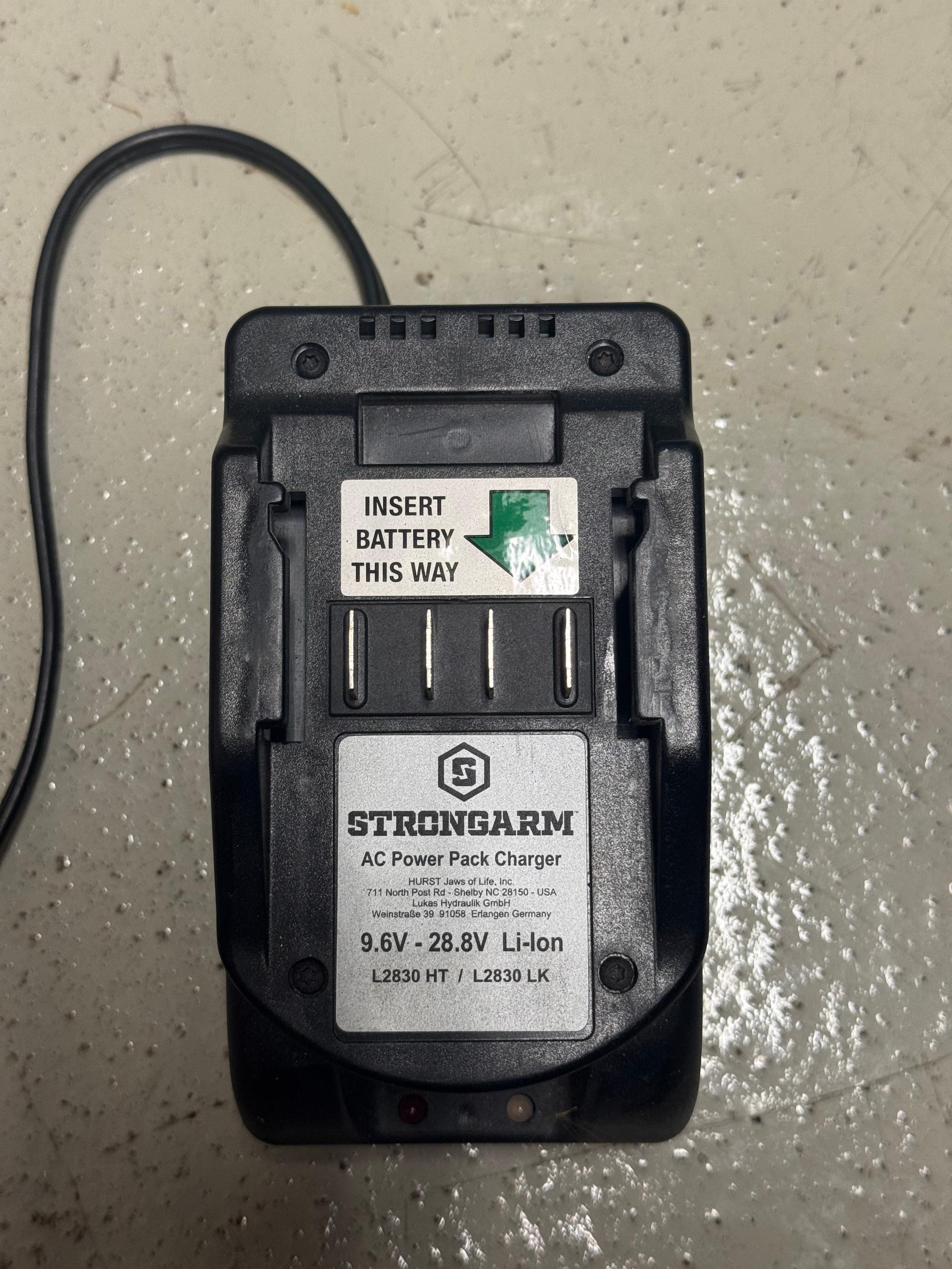 Hurst Jaws of Life e100 StrongArm Package (2x 25.2V Li-Ion Batteries & Charger) - image 5