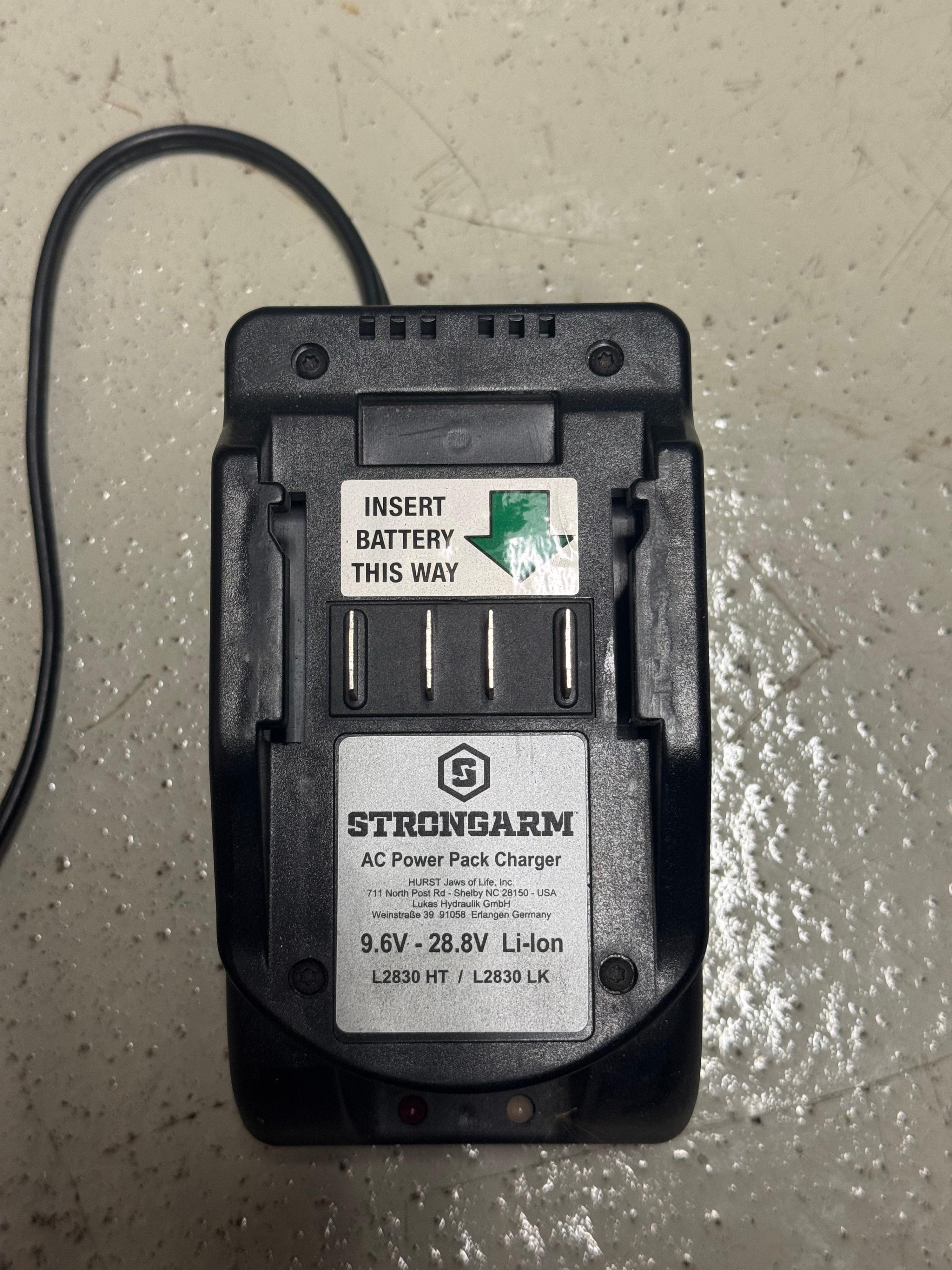 Hurst Jaws of Life e100 StrongArm Package (2x 25.2V Li-Ion Batteries & Charger) - image 5