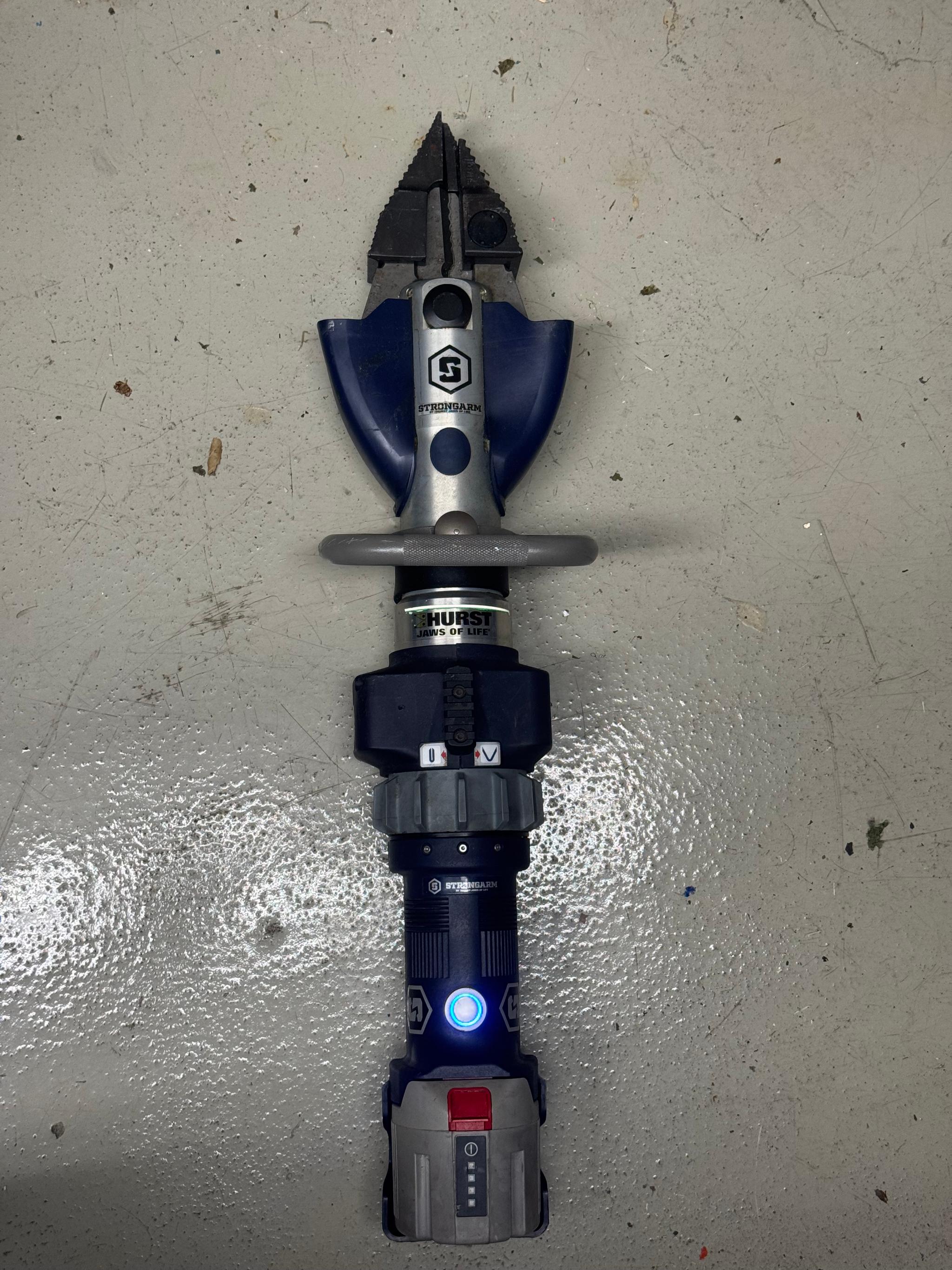 Hurst Jaws of Life e100 StrongArm Package (2x 25.2V Li-Ion Batteries & Charger) - image 1