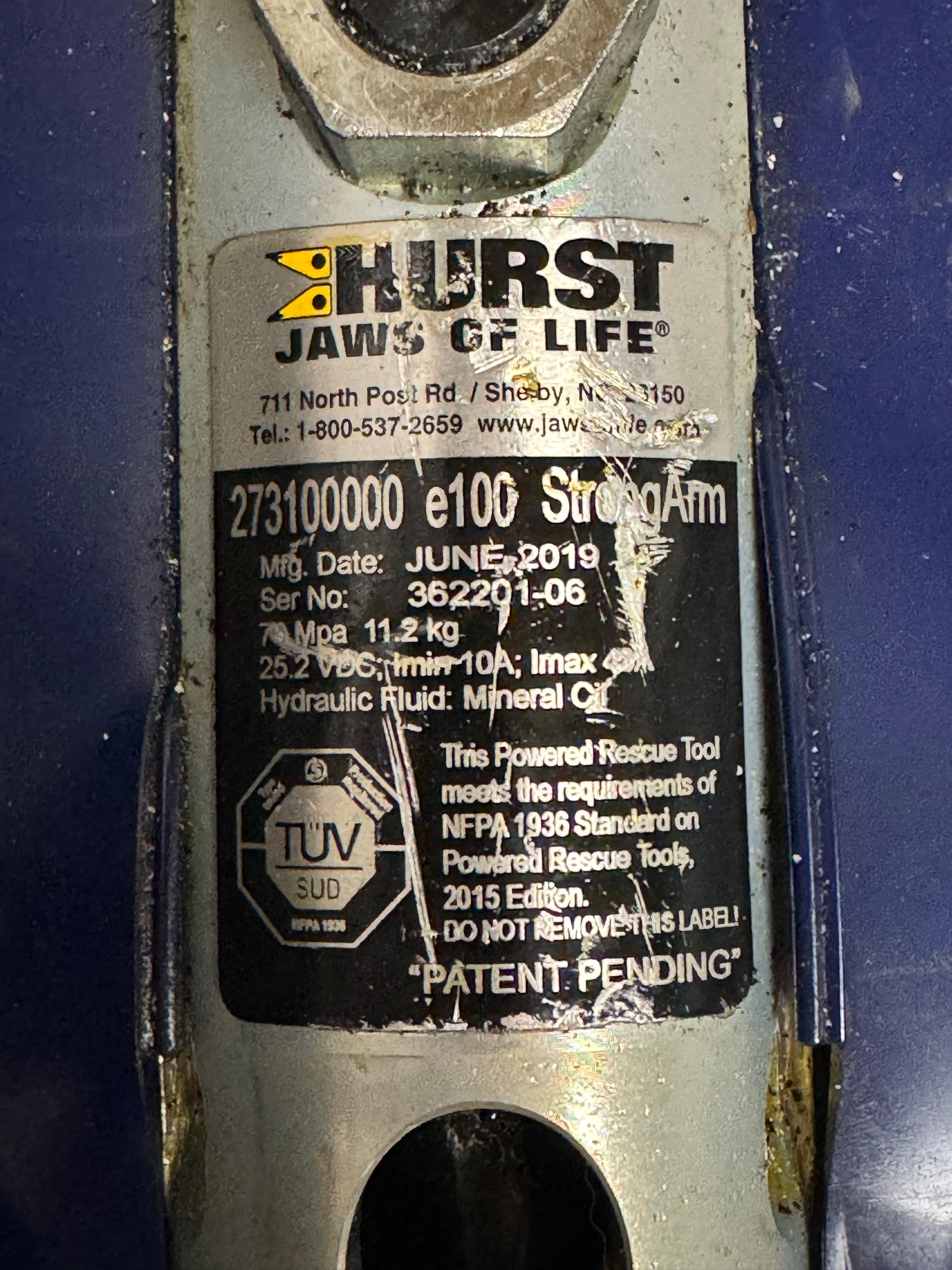 Hurst Jaws of Life e100 StrongArm Package (2x 25.2V Li-Ion Batteries & Charger) - image 2