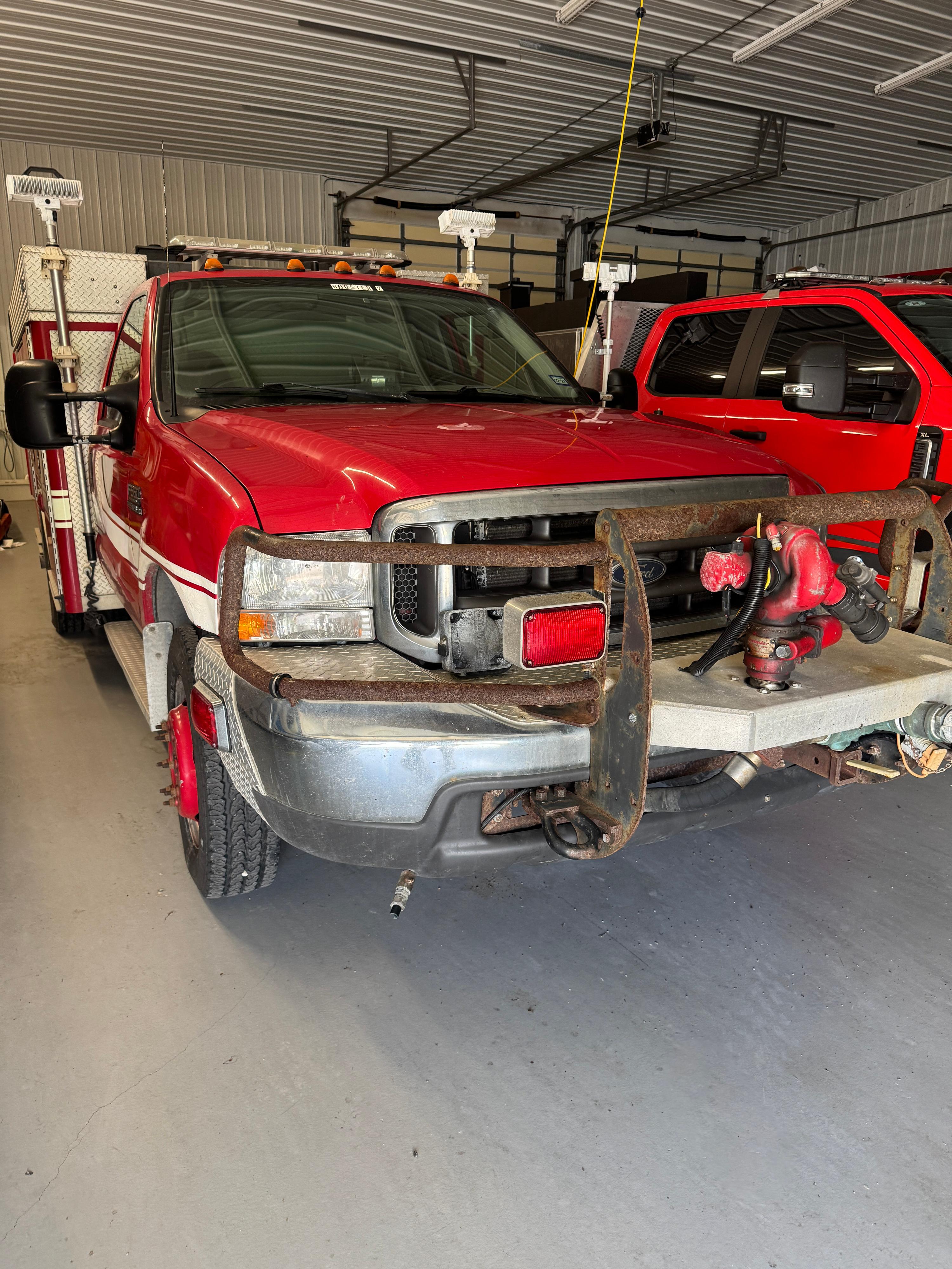 2000 E-One Ford 4x4 Light Rescue - image 2