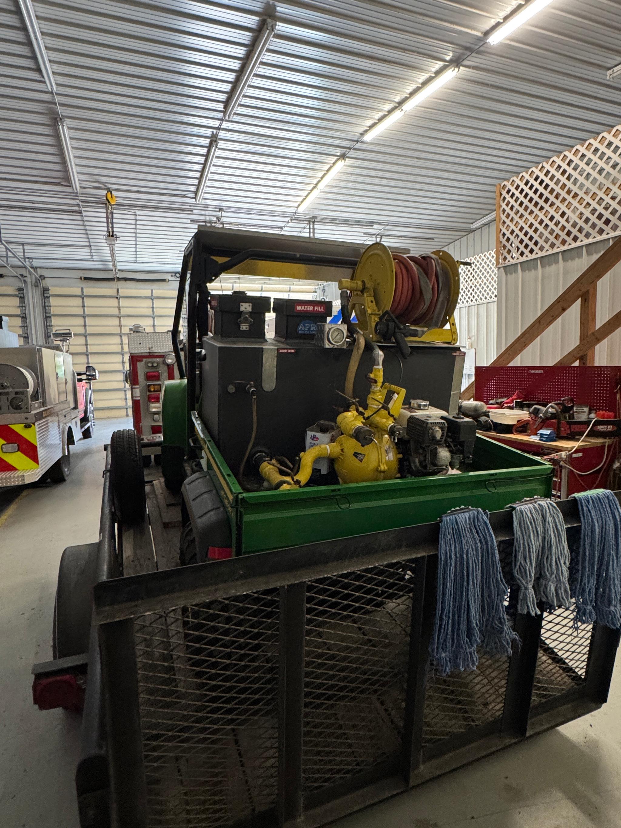 John Deere Gator 620i XUV 4x4 - image 3