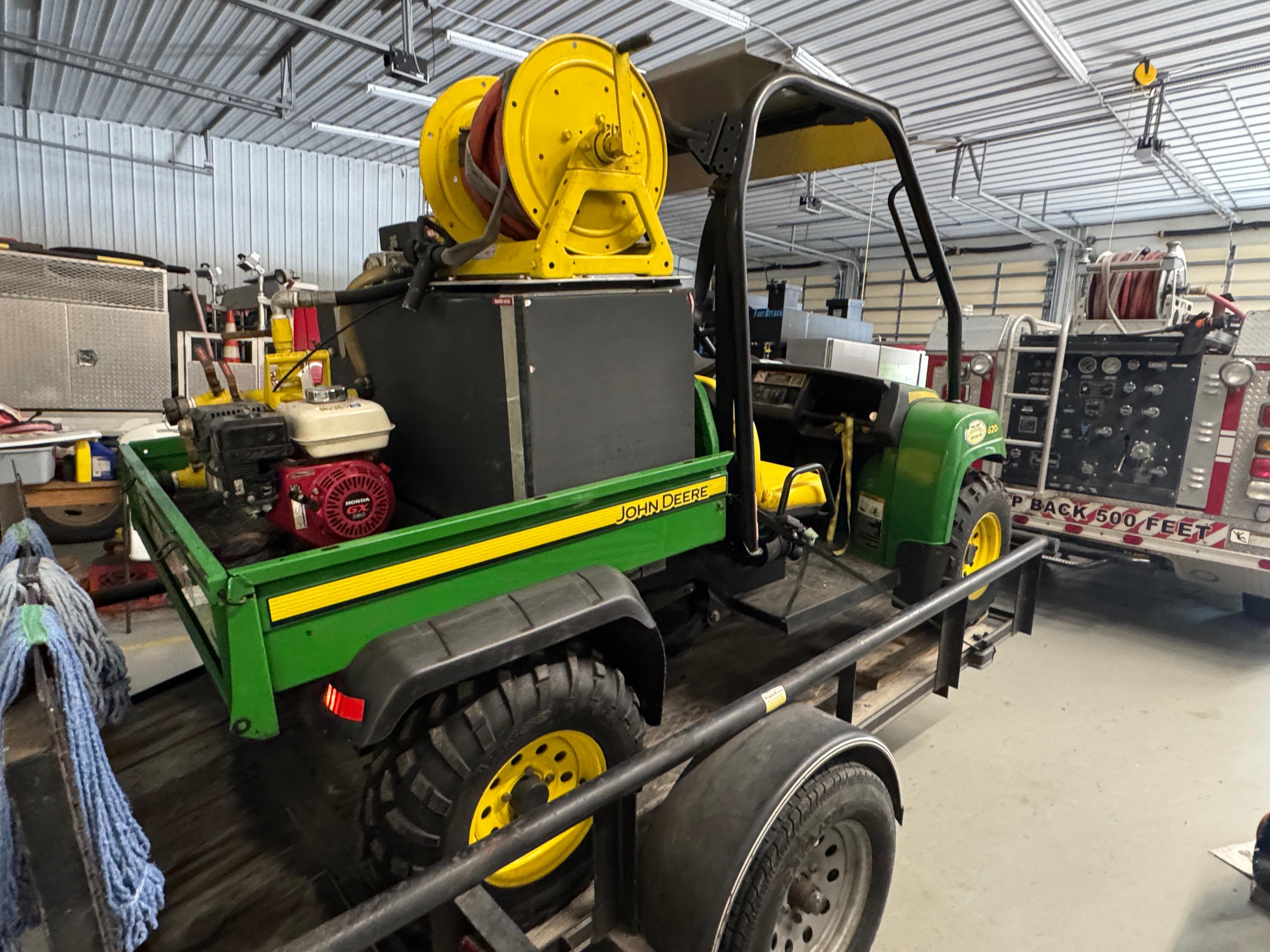 John Deere Gator 620i XUV 4x4 - image 1