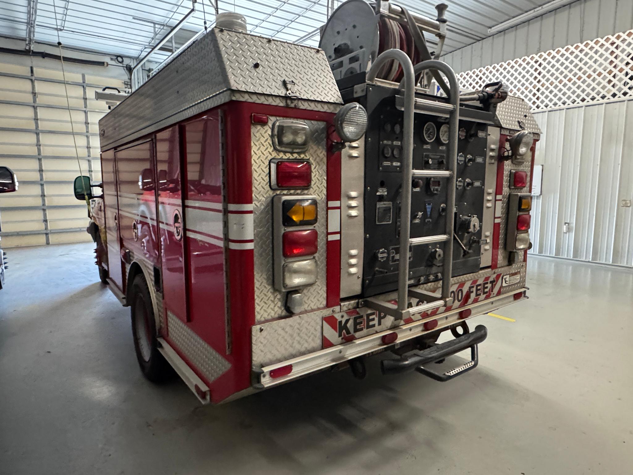 2000 E-One Ford 4x4 Light Rescue - image 3