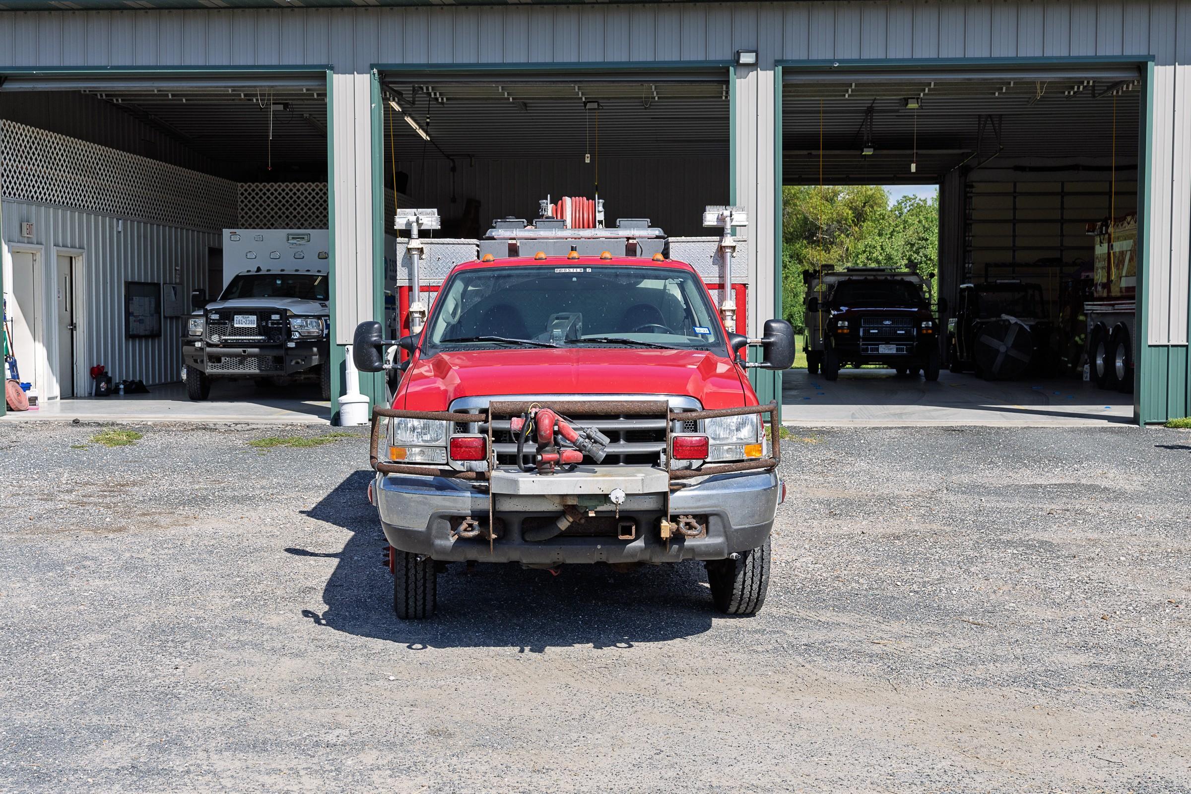 2000 E-One Ford 4x4 Light Rescue - image 3