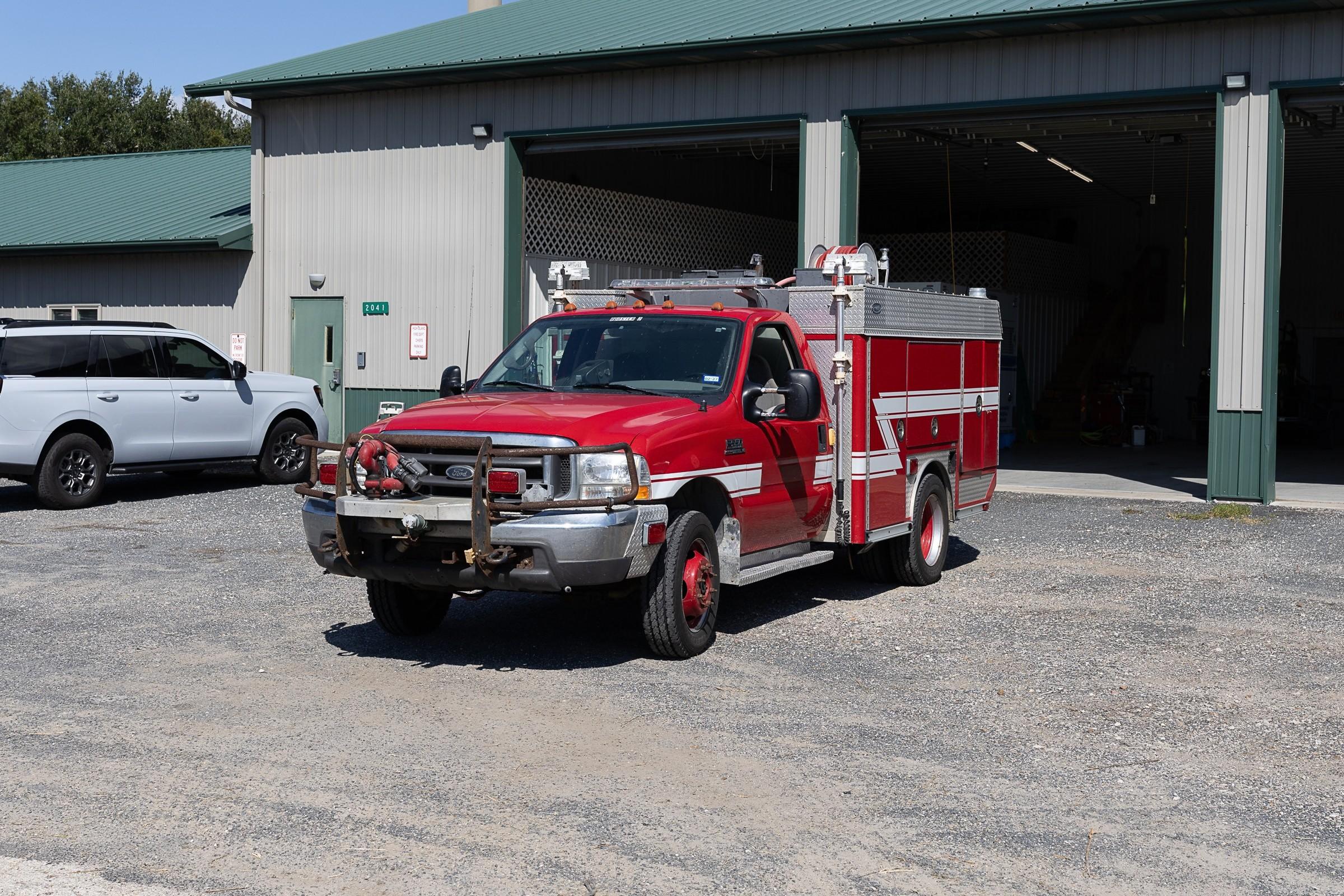 2000 E-One Ford 4x4 Light Rescue - image 2
